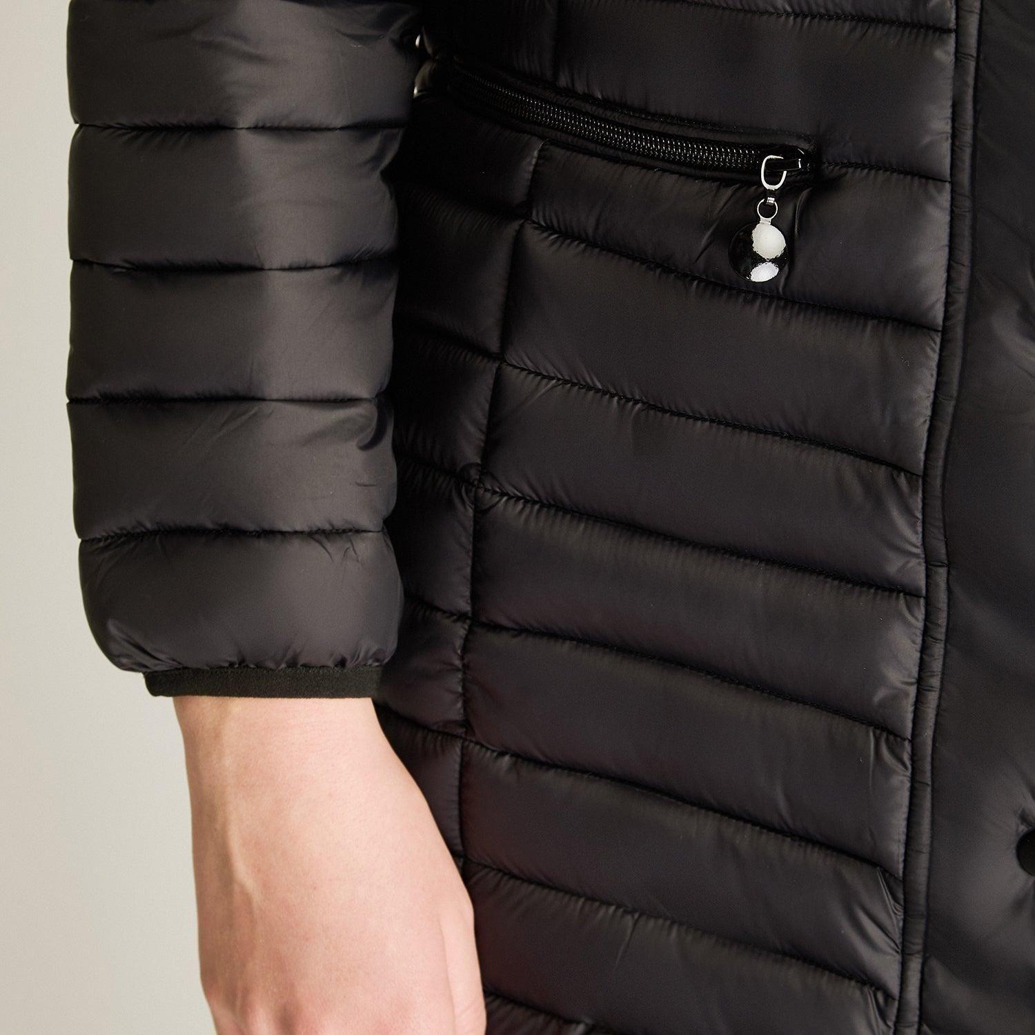 Parka Larga Negra con Diseño Quilted y Gorro Desmontable-2