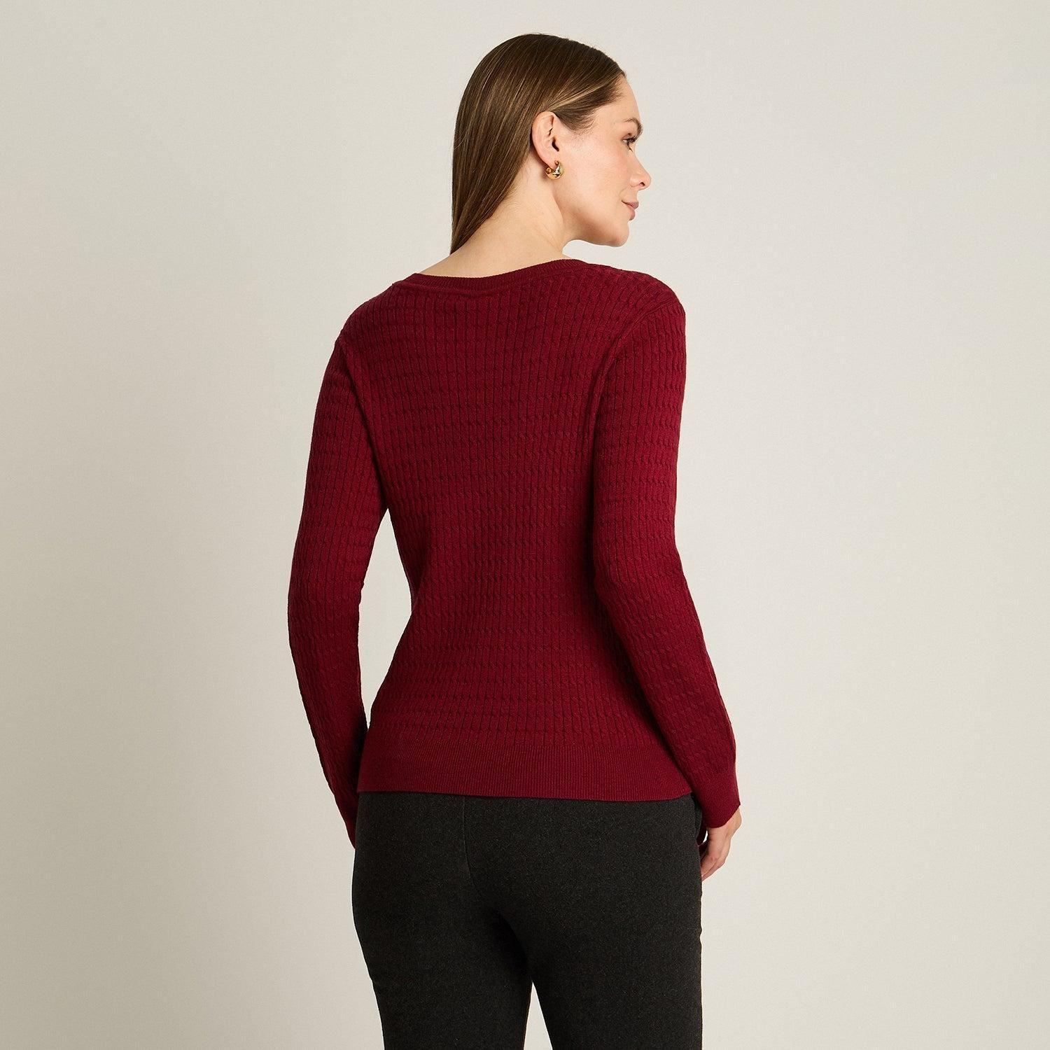 Sweater Rojo con Trenzado en Relieve y Botones Dorados en Hombro-1