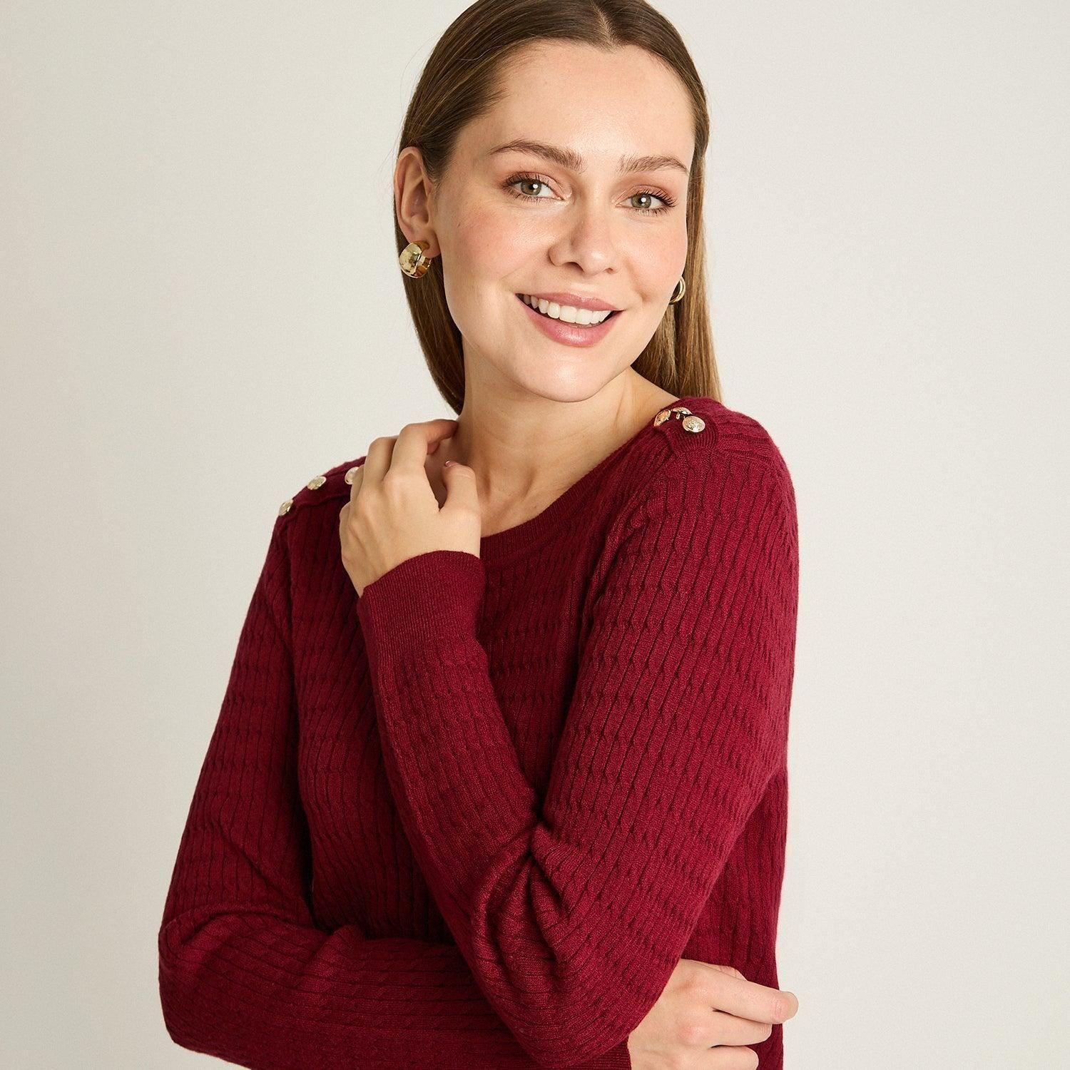 Sweater Rojo con Trenzado en Relieve y Botones Dorados en Hombro-2