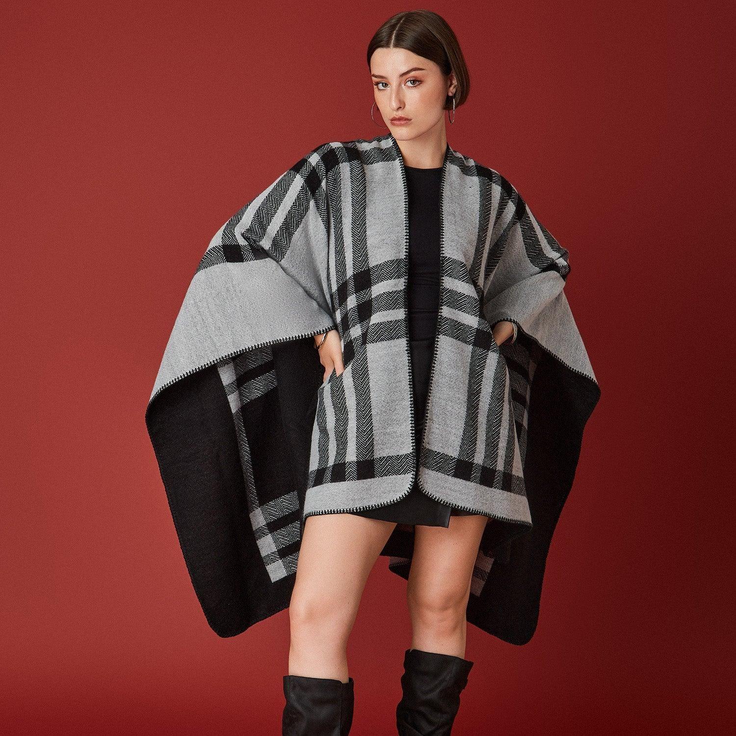 Poncho Negro Con Diseño de Cuadros-4