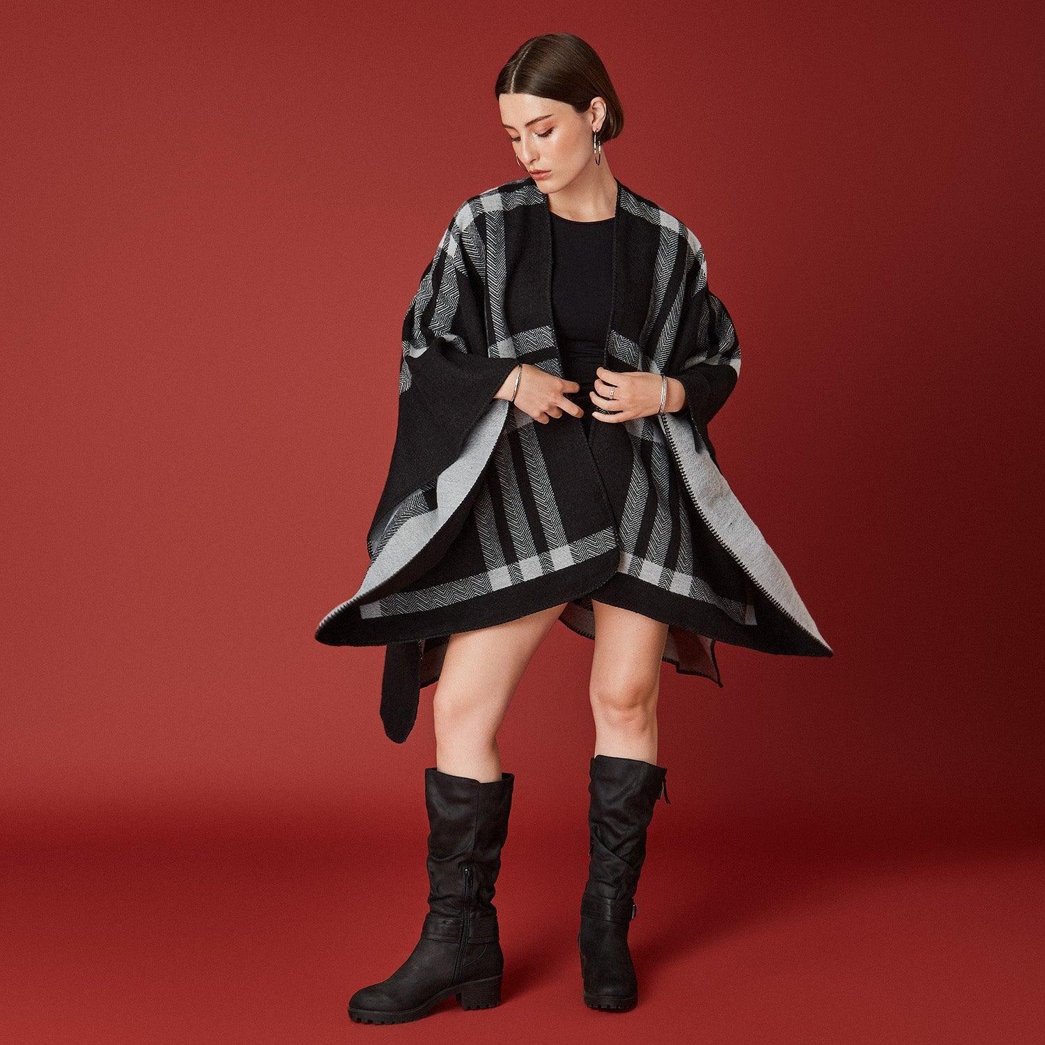 Poncho Negro Con Diseño de Cuadros-5