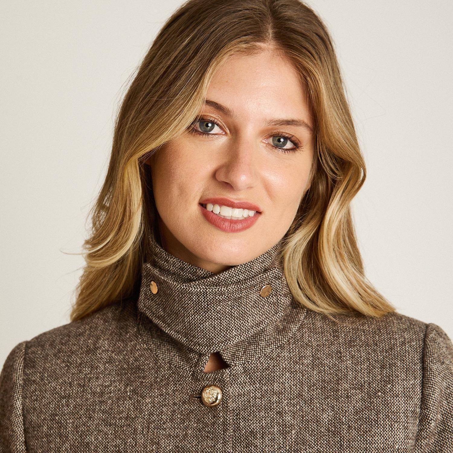Chaqueta Café Estilo Casaca con Estampado Geométrico Clásico y Bolsillos-2