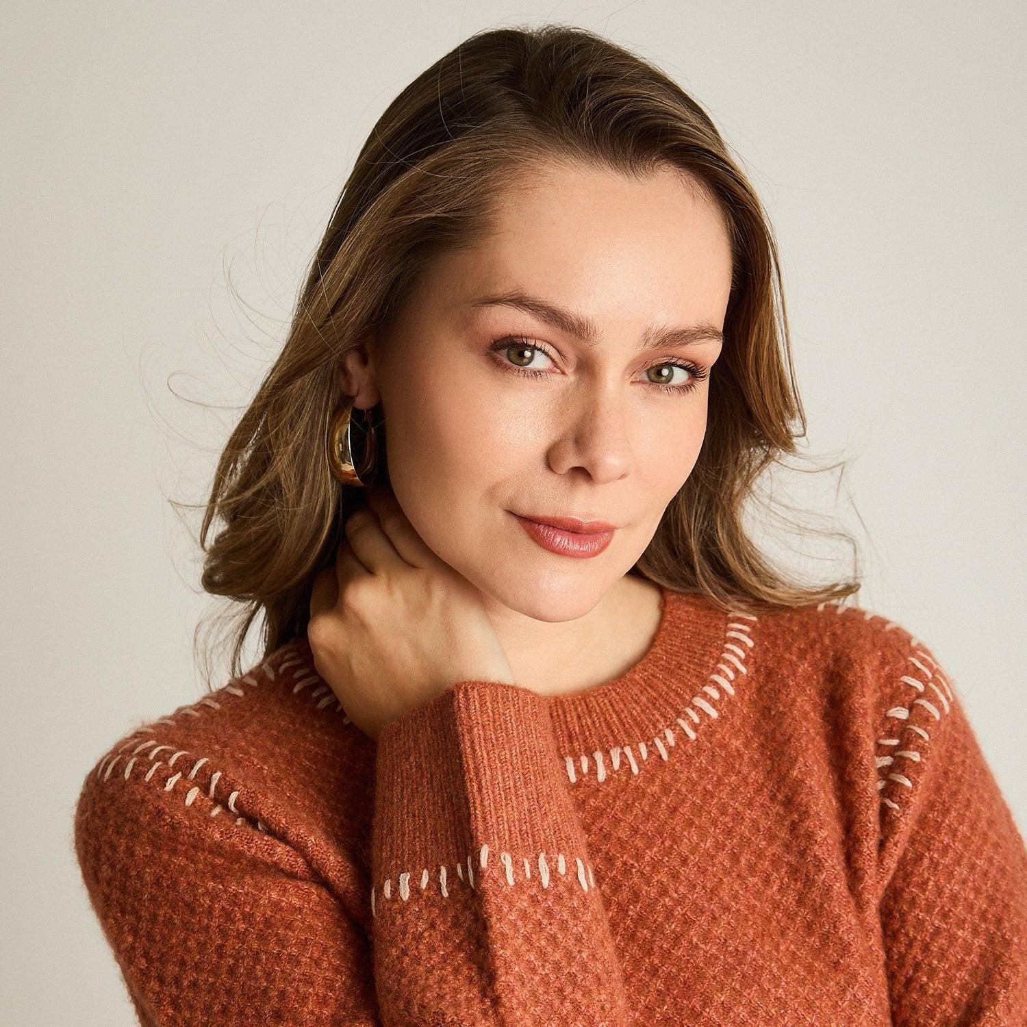 Sweater Terracota con Textura y Detalle de Pespunte en Tejido-2