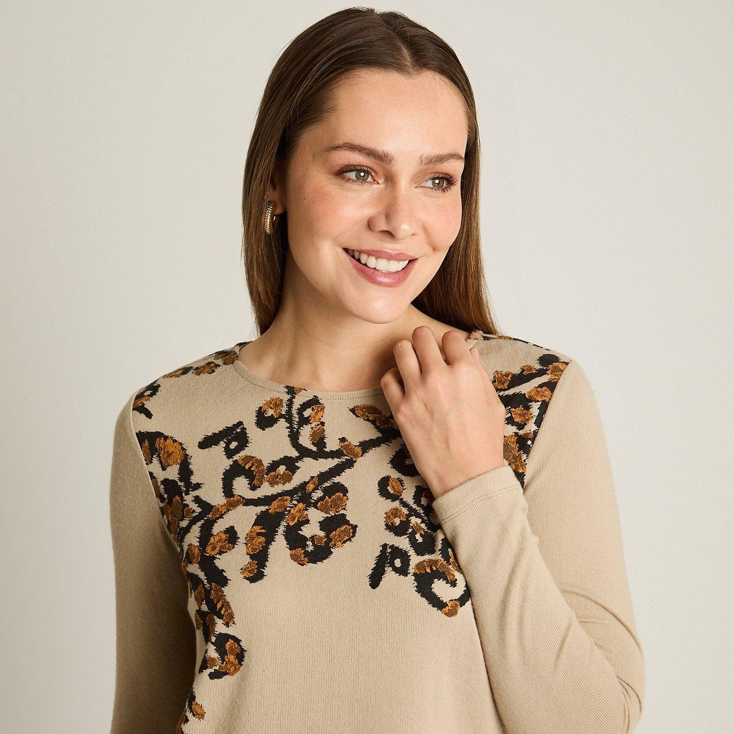 Polera Arena de Lanilla con Estampado Floral Localizado-2