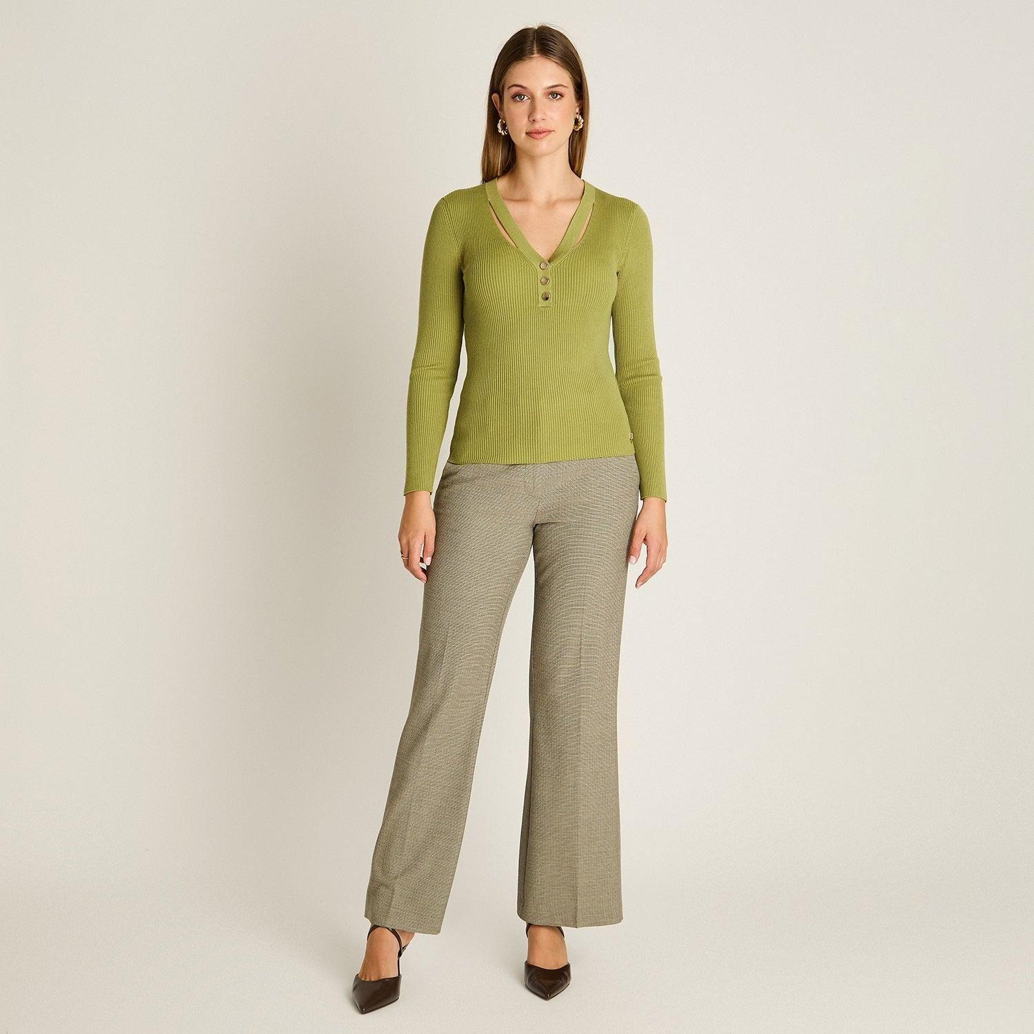 Sweater Pistacho Escote V con Cut Out-3