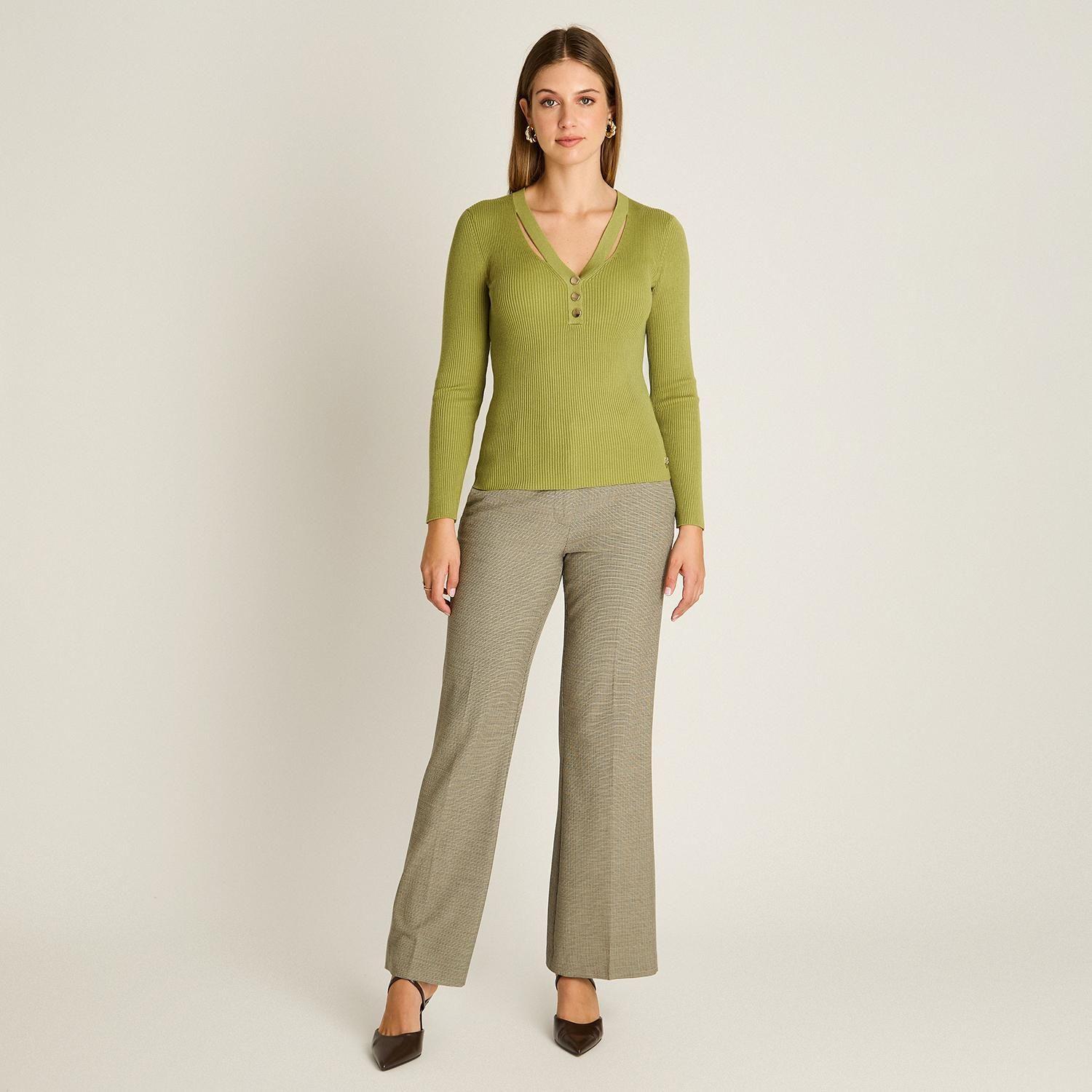 Sweater Pistacho Escote V con Cut Out-3