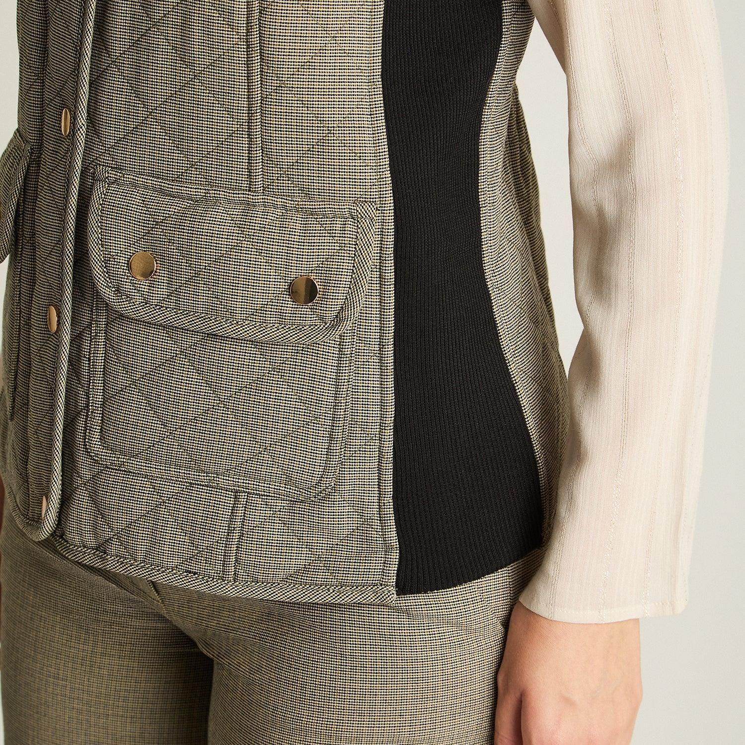 Parka Gris Sin Mangas con Bolsillos-2
