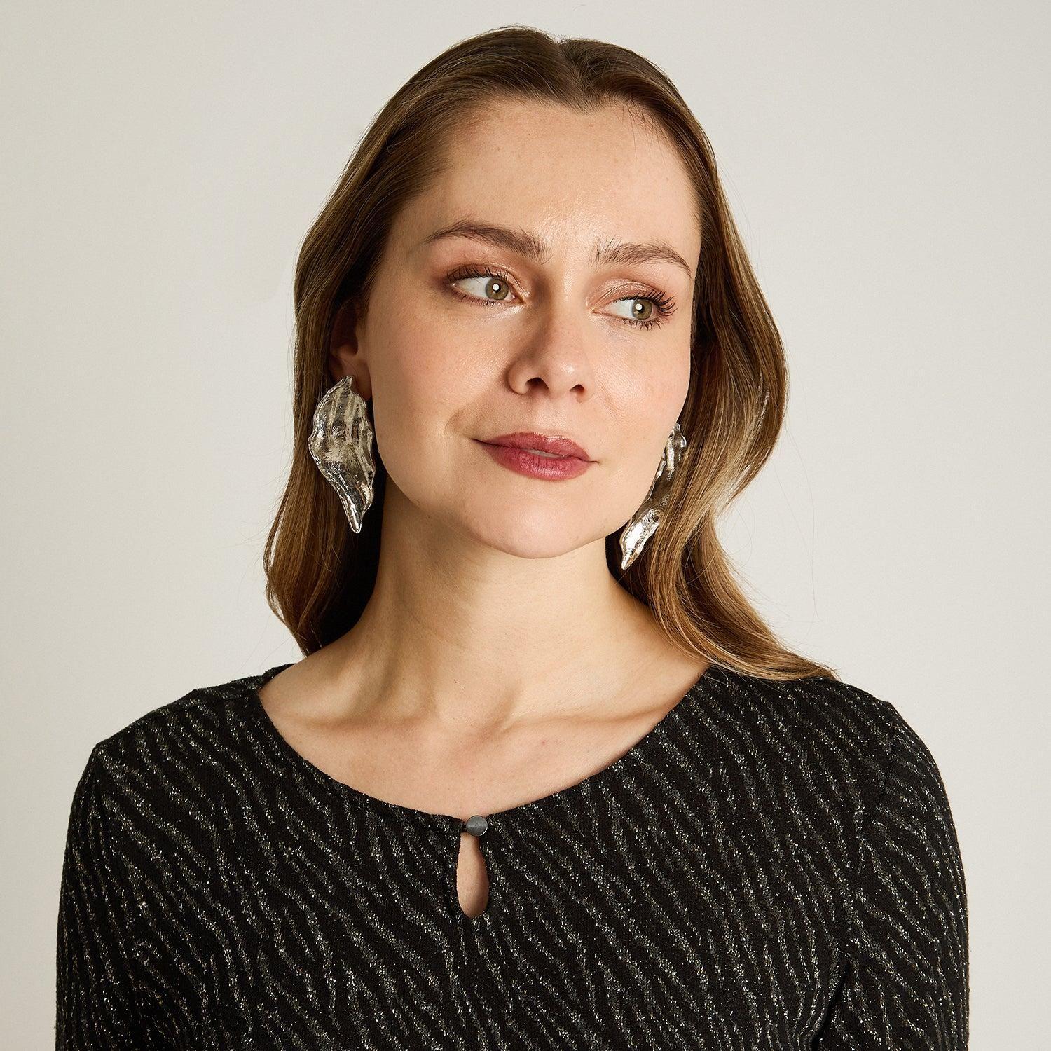 Polera Negro Manga Larga Elasticidad Media Sin Forro Calce Normal Tela Camant-2