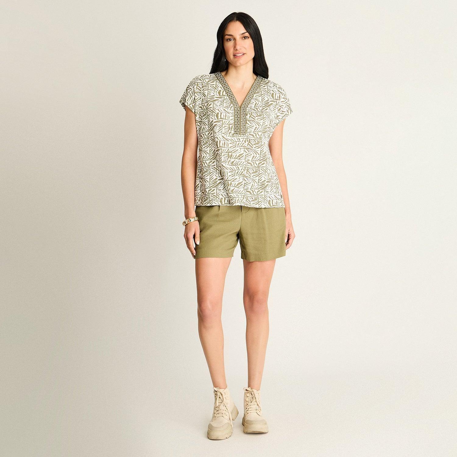 Polera Verde con Estampado Tropical-3