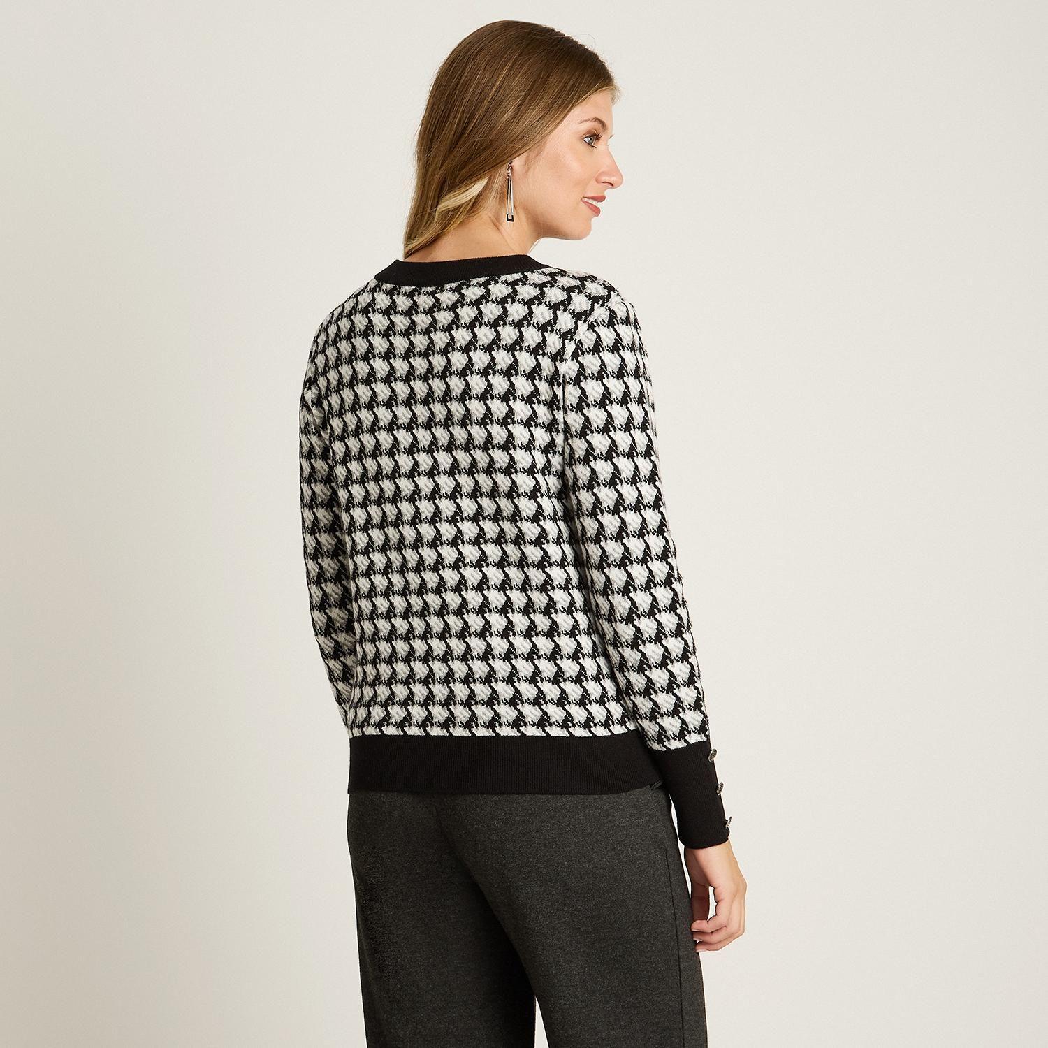 Cardigan Blanco con Estampado Geométrico Clásico y Botones Plateados en Tejido-1