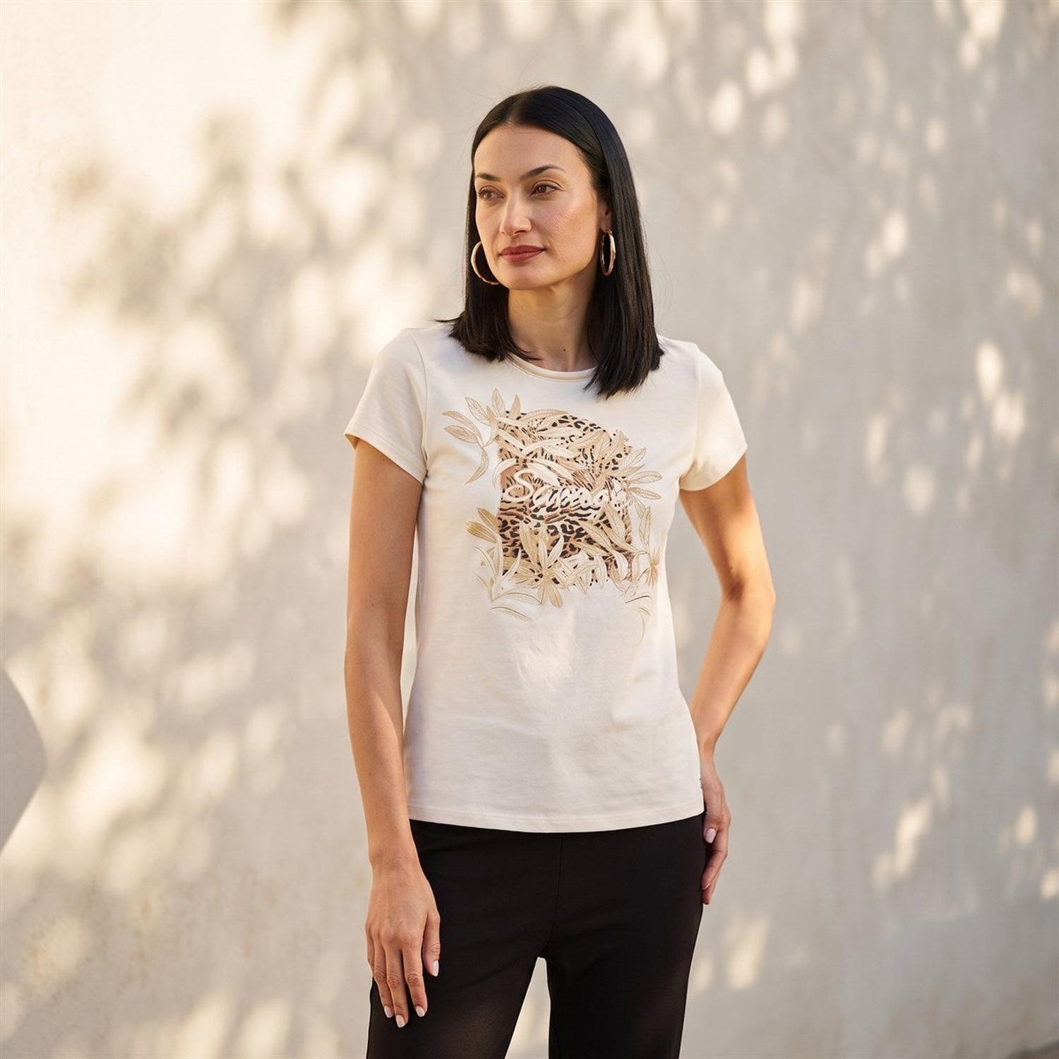 Polera Manga Corta con Estampado Localizado Crudo-6