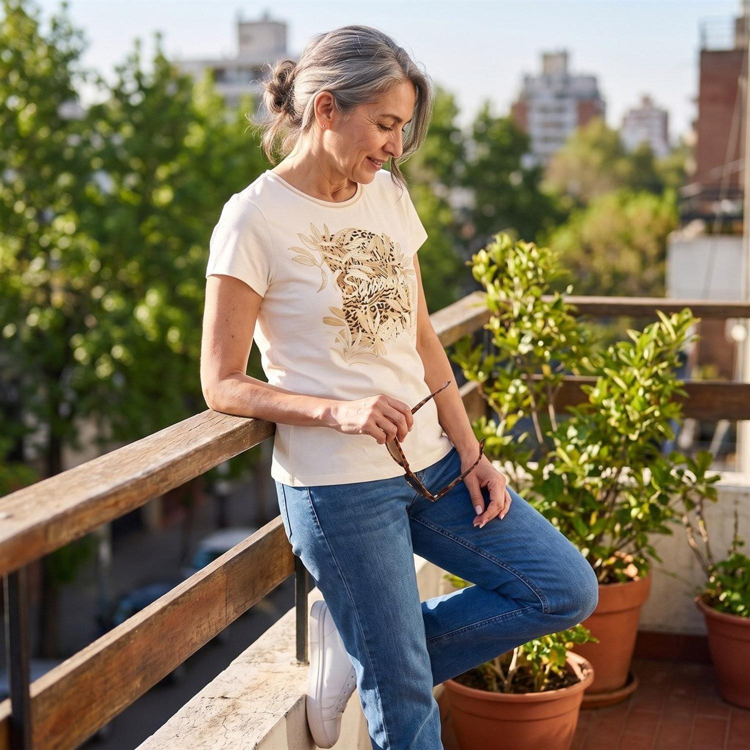 Polera Manga Corta con Estampado Localizado Crudo-8