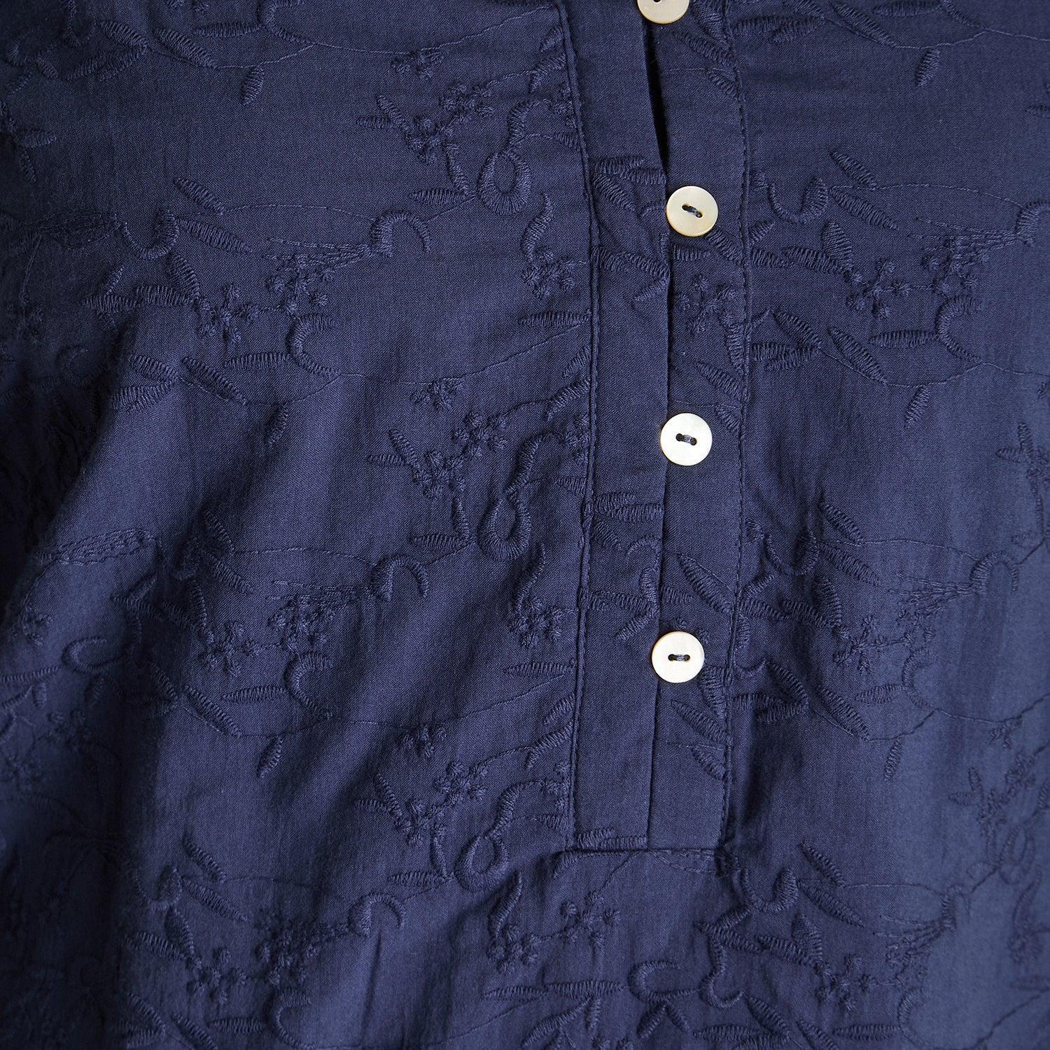 Polera Azul Manga Larga con Cuello Mao y Detalles Bordados-2