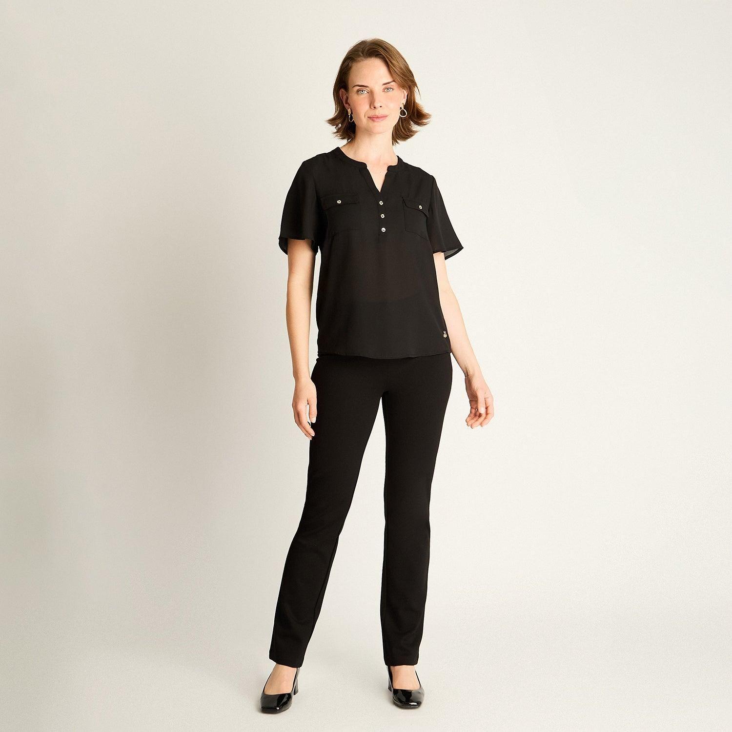 Blusa Negra con Bolsillos Frontales-3