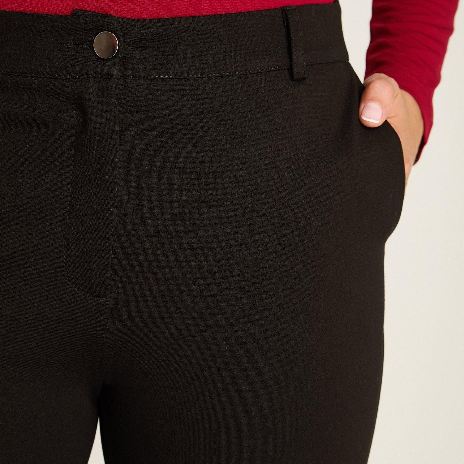 Pantalón Negro Punto Roma Flare con Botón-2