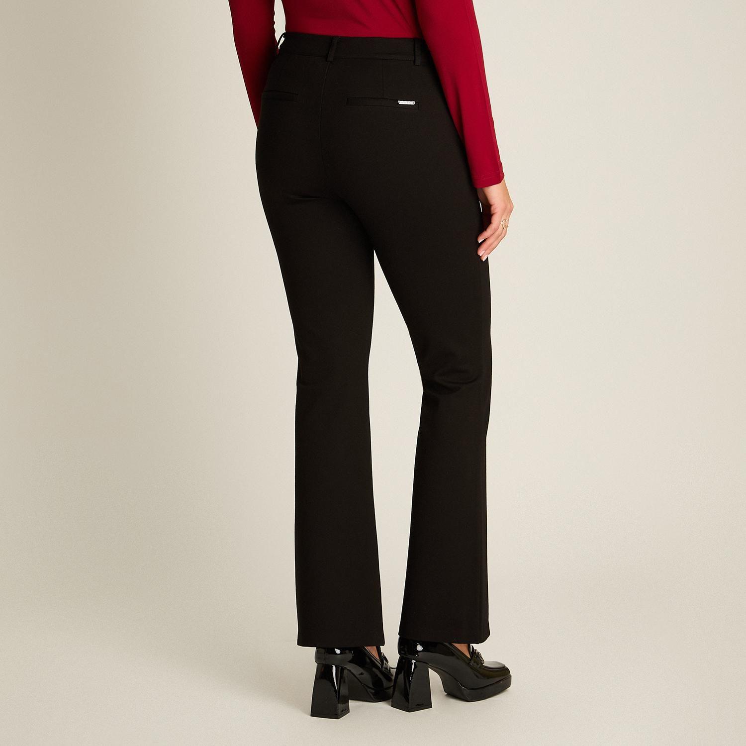 Pantalón Negro Punto Roma Flare con Botón-1