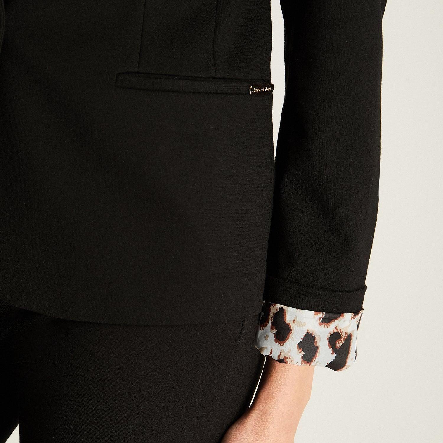 Blazer Negro con Detalle Animal Print-2