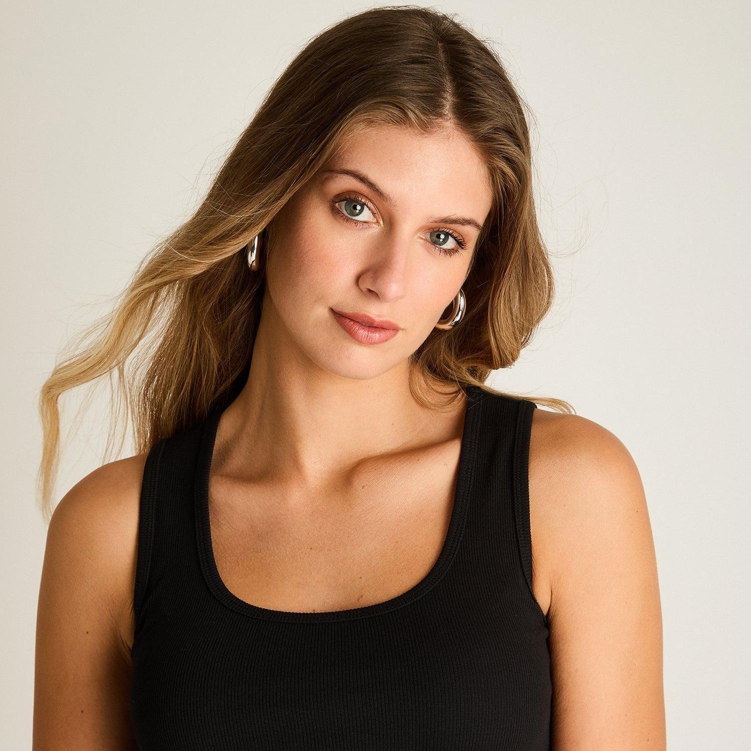 Polera Negra Sin Mangas Ajustada-2