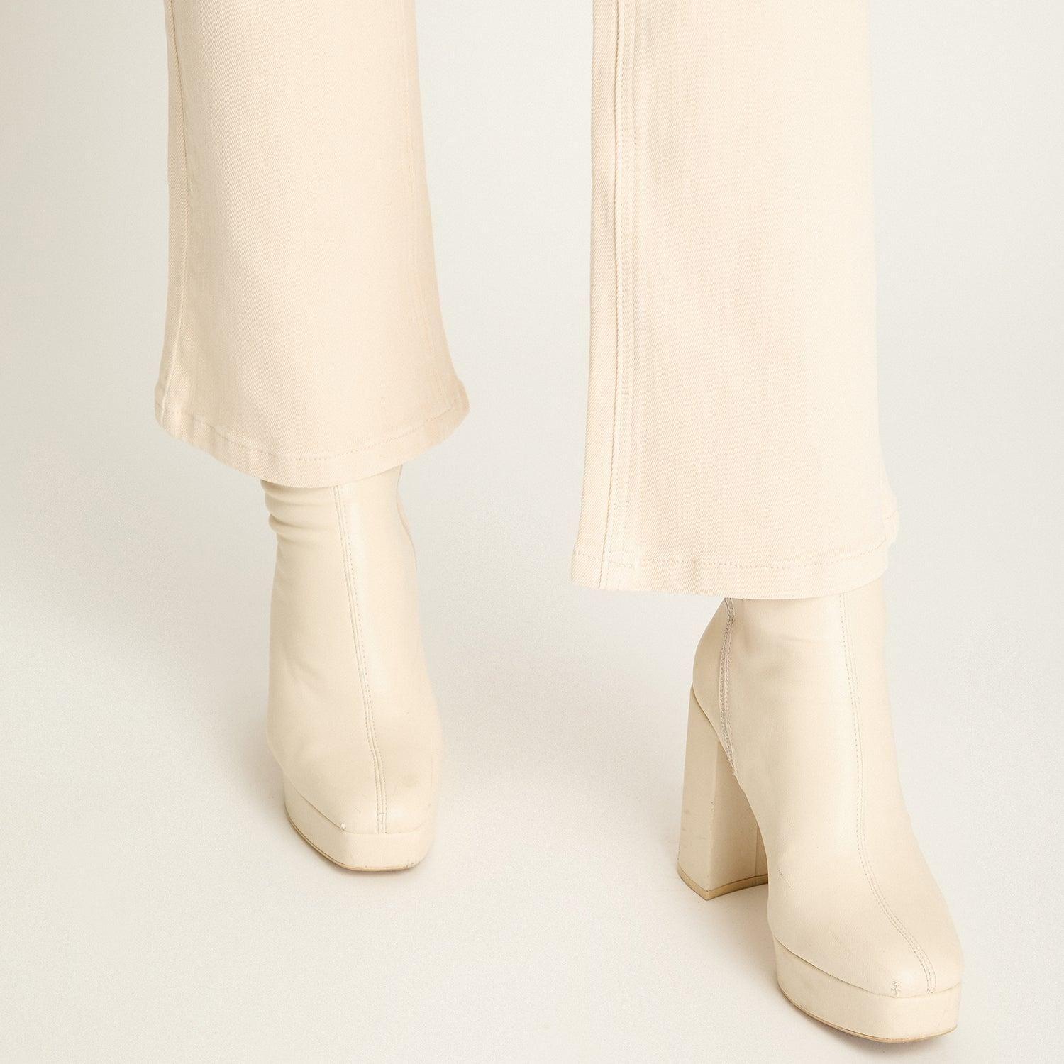 Jeans Beige Flare Elasticidad Media Calce Ajustado-2