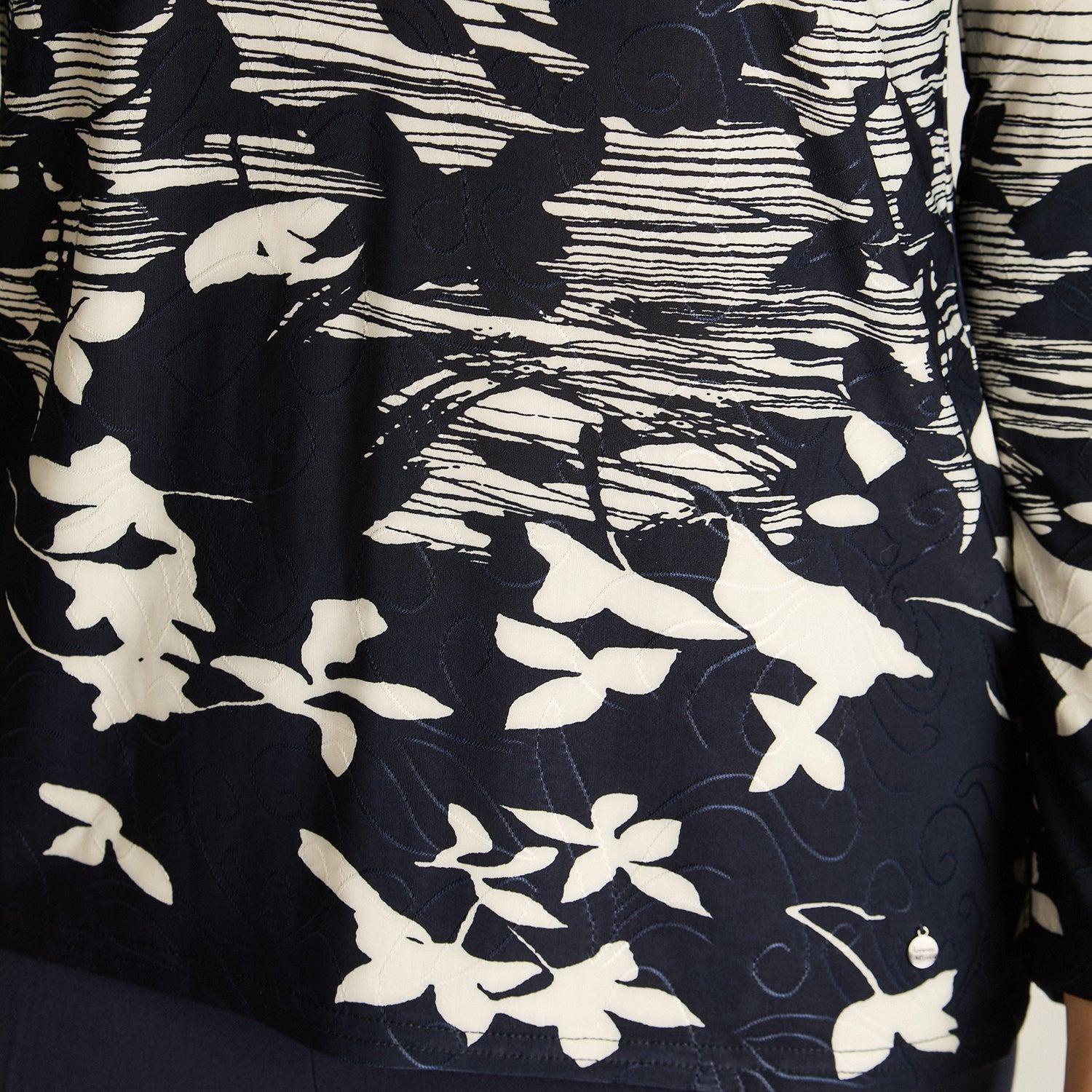 Polera Azul Manga Larga Estampada con Detalle en el Escote-2