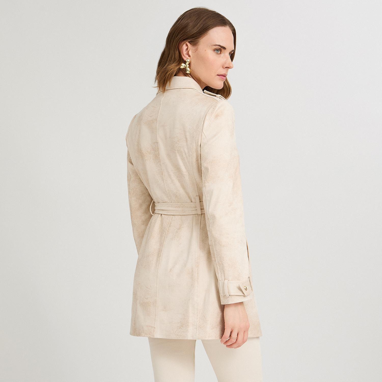 Casaca Larga de Suede con Botones Dorados y Cinturón Amarillo-1