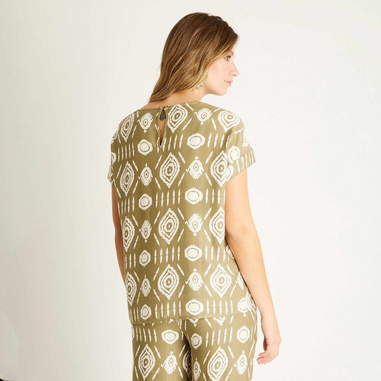 Blusa Verde con Estampado Étnico-1
