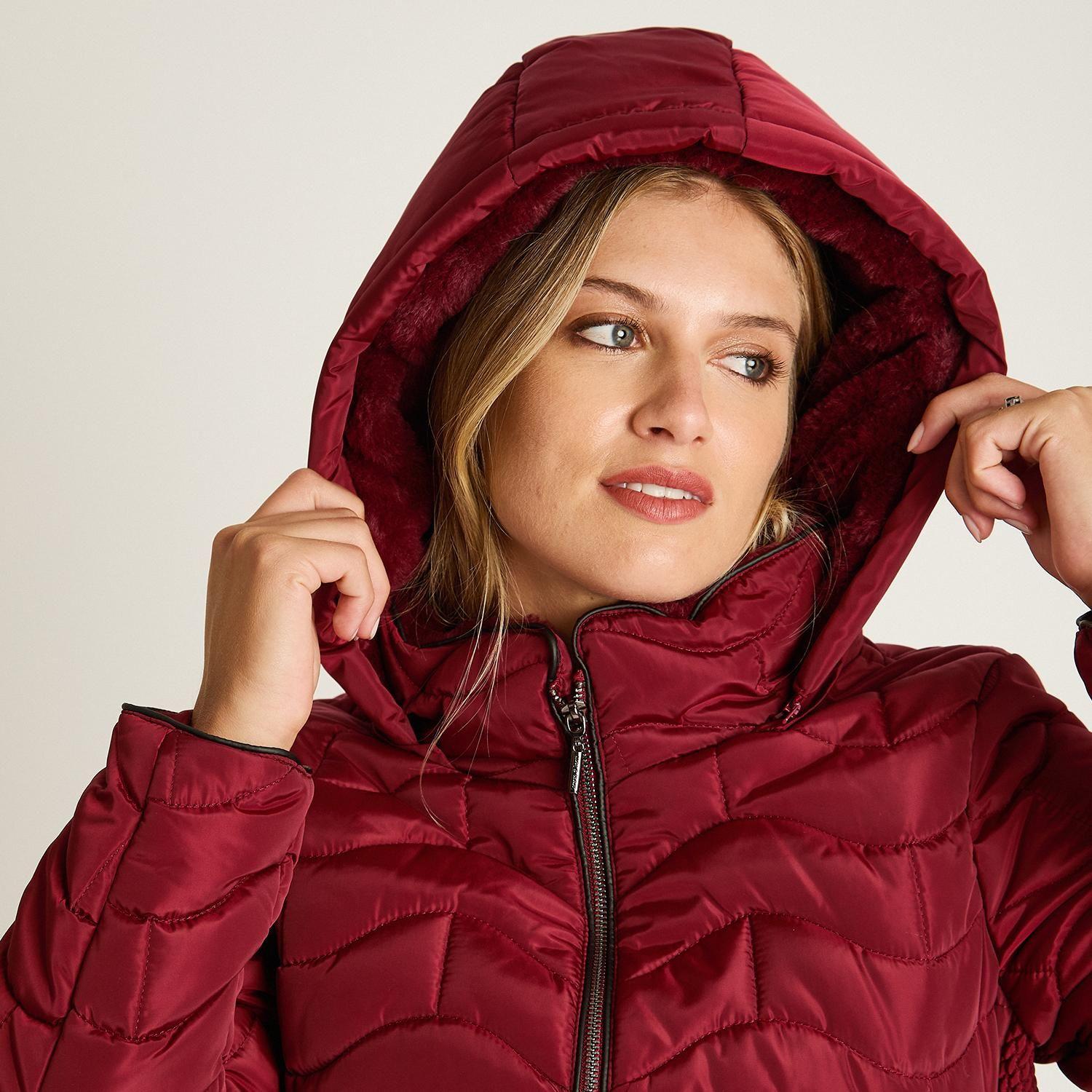 Parka Corta Roja con Diseño Quilted Forro y Gorro-2