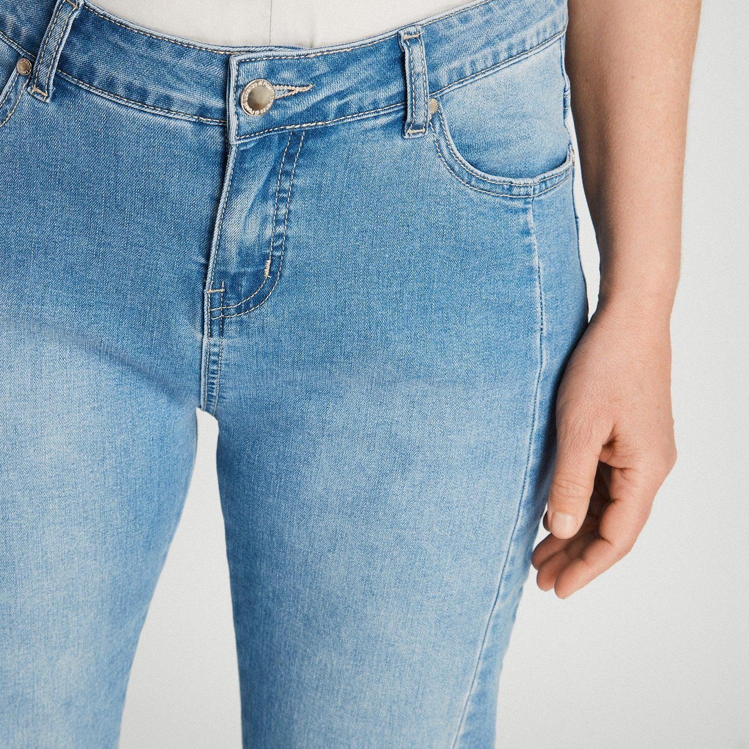 Jeans Recto Con Corte Celeste-4