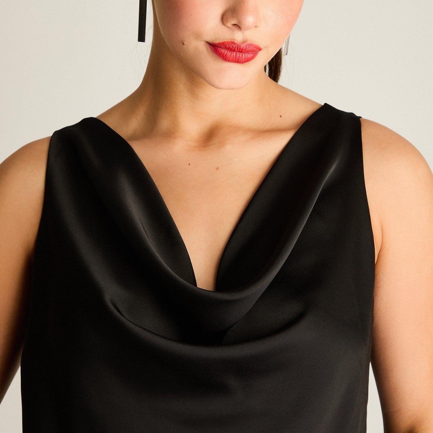 Blusa Drapeada Negra con Cadenita-2