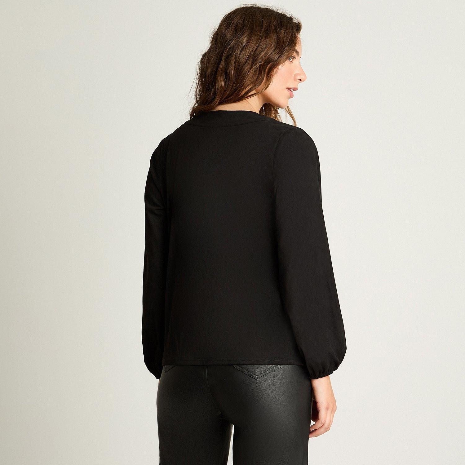 Polera Manga Larga Suede Con Aplicación En Escote Negro-1