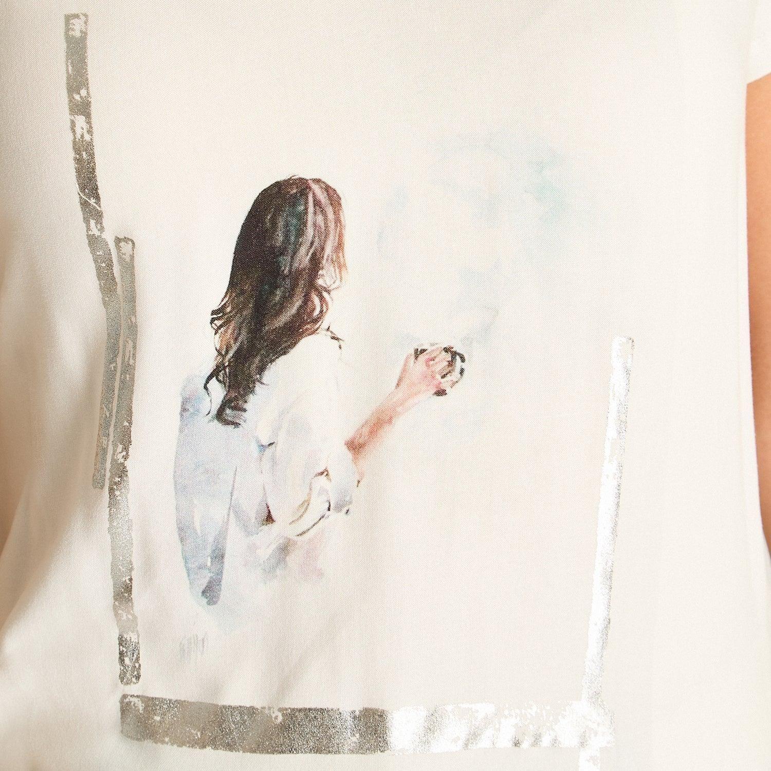 Polera Blanca Mix Fabric con Print Frontal y Cuello con Lurex-2