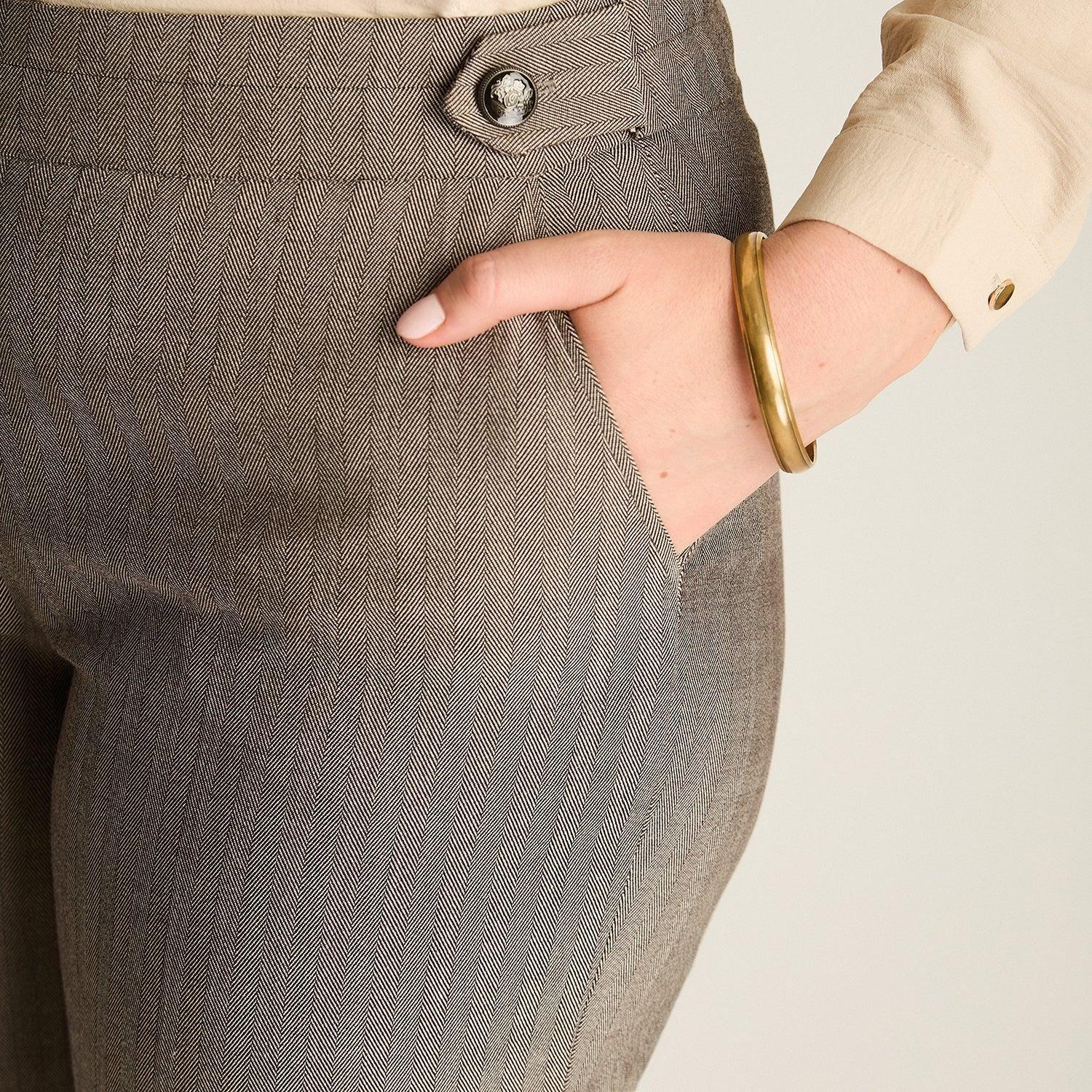 Pantalón Formal Gris Recto con Aplicación de Botones en Pretina-2