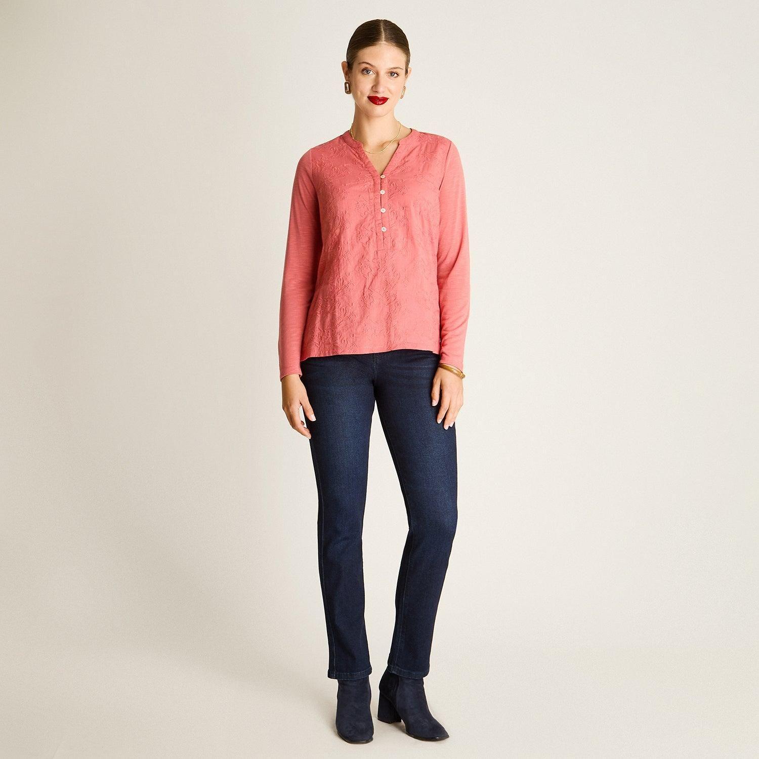 Polera Rosada Manga Larga con Cuello Mao y Detalles Bordados-3