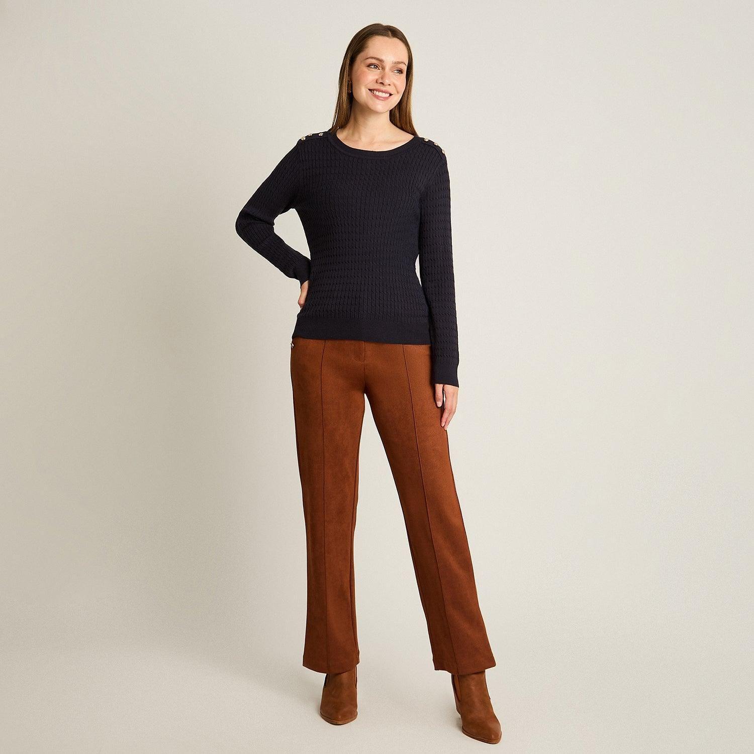 Sweater Azul Marino con Trenzado en Relieve y Botones Dorados en Hombro-3