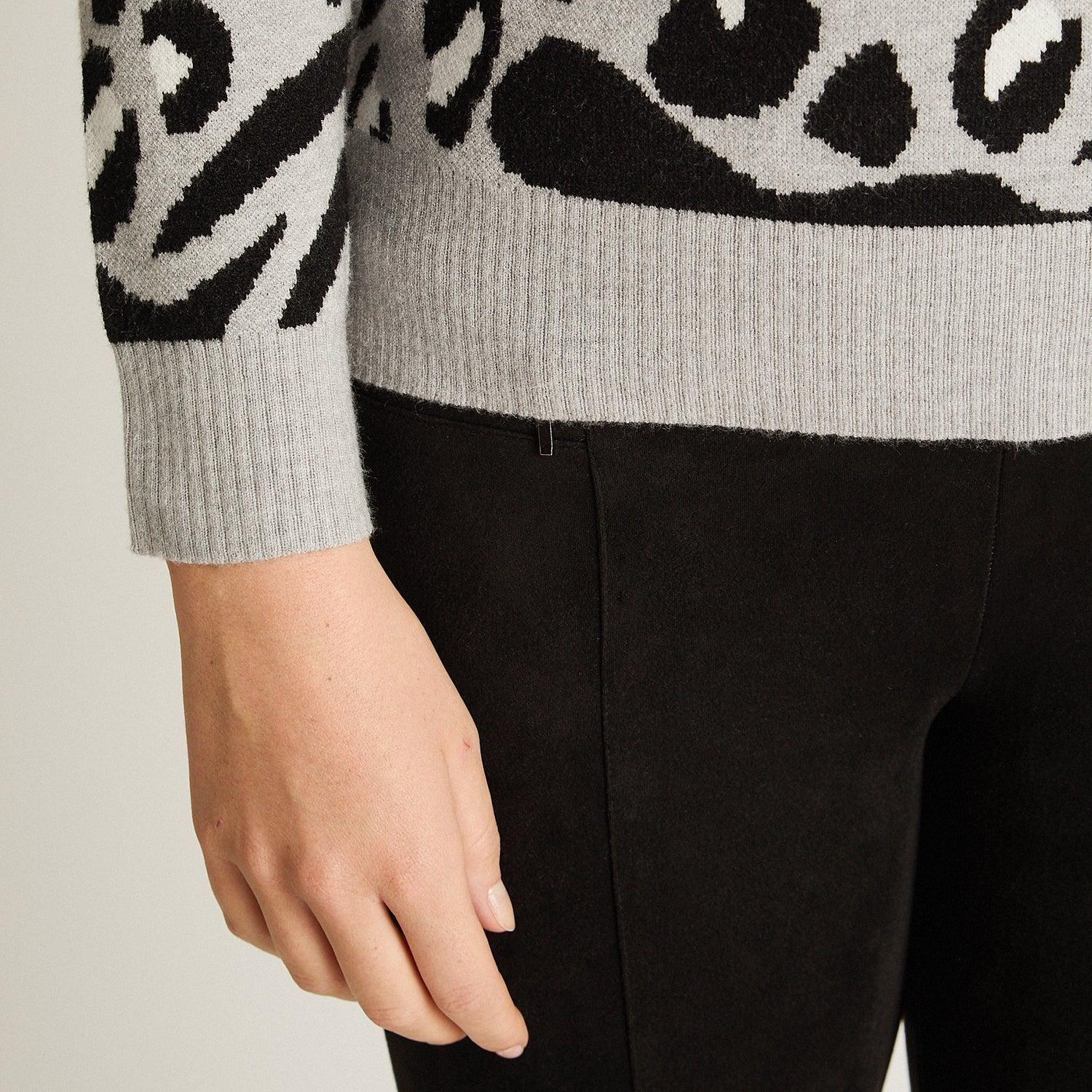 Sweater Gris con Estampado Animal Print Jacquard en Tejido-2