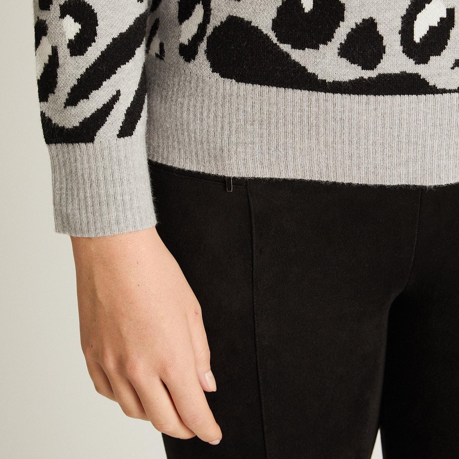 Sweater Gris con Estampado Animal Print Jacquard en Tejido-2