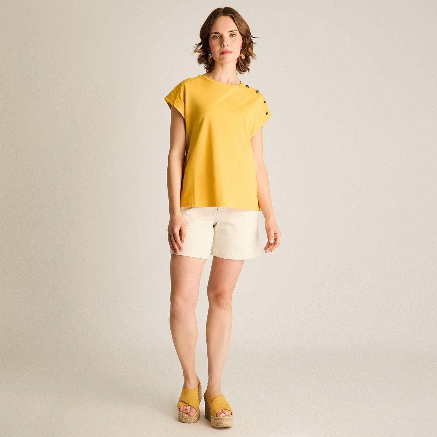 Polera Mostaza con Botones Decorativos en Hombro-3