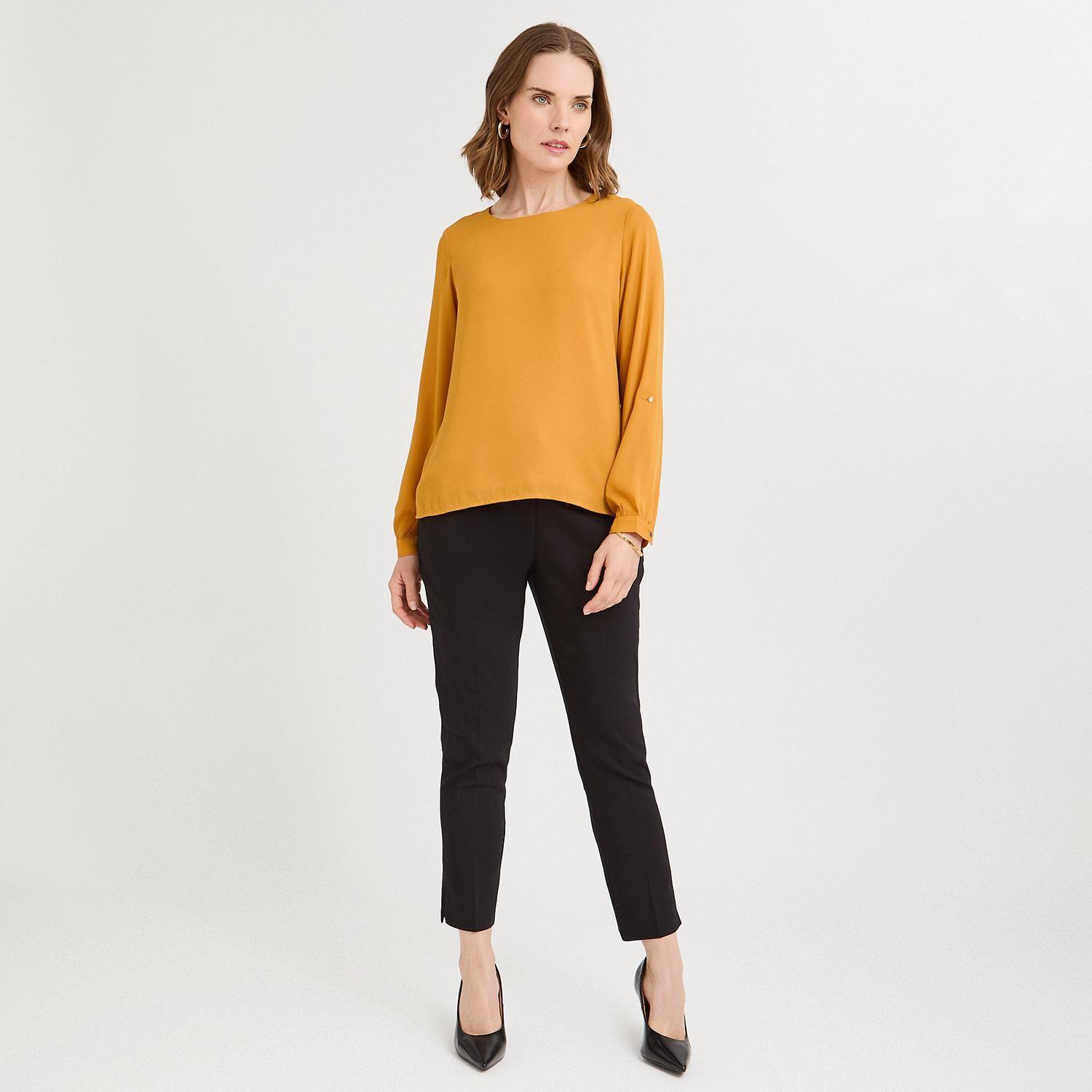 Blusa Lisa Escote Redondo Manga Roll Up Mostaza-3