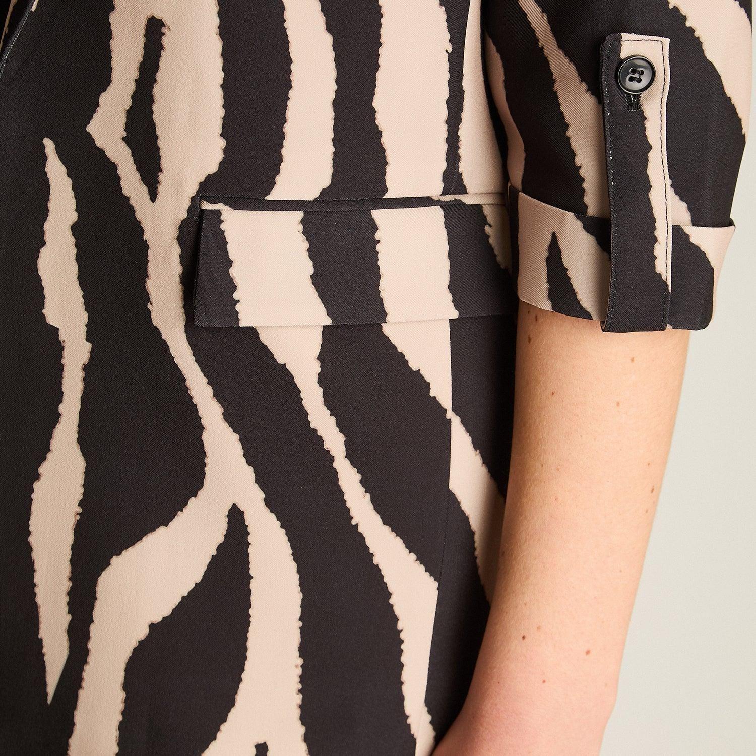 Blazer Negro Manga 3/4 con Bolsillos y Solapa-2