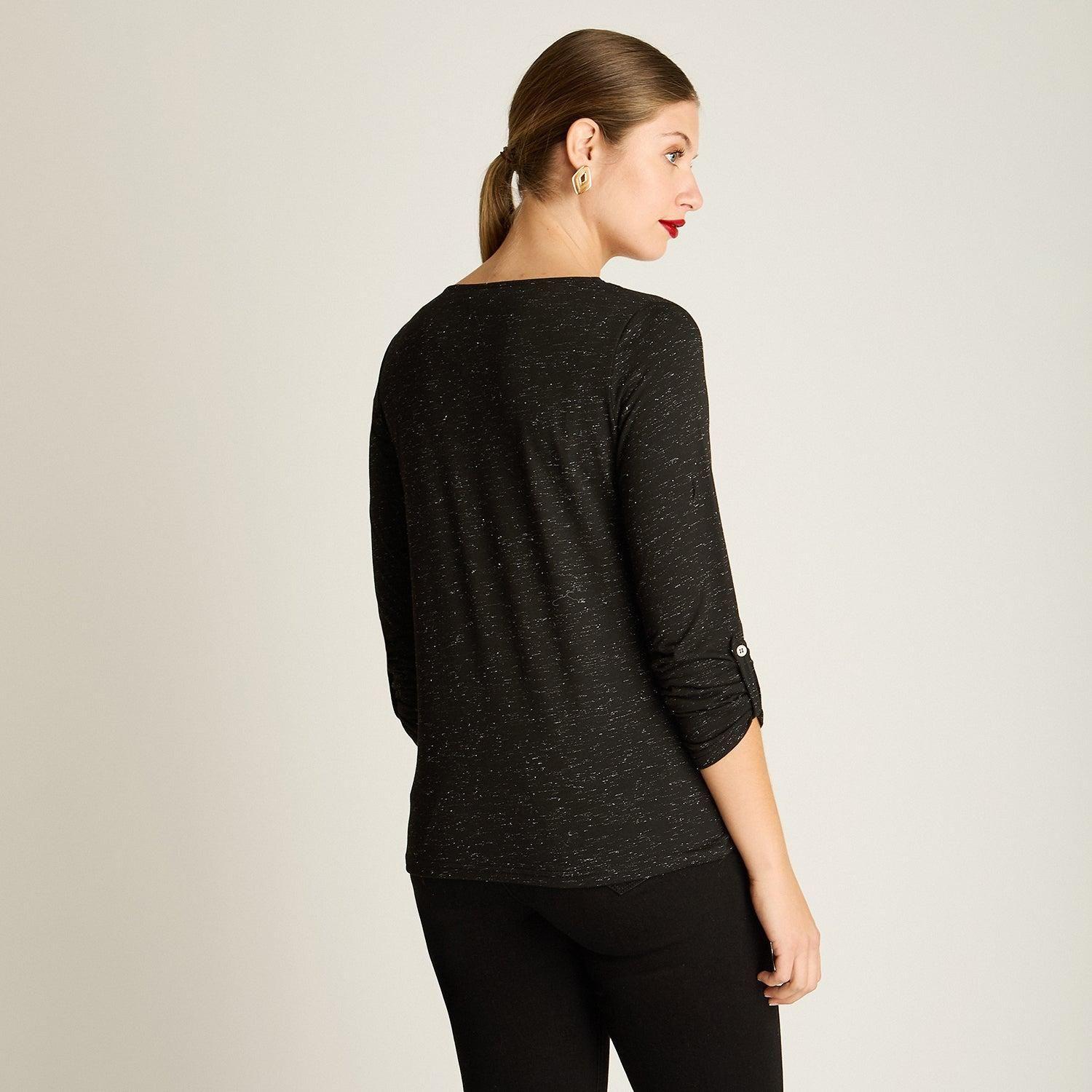 Polera Negra Manga Larga Roll Up con Cuello V y Aplicaciones-1