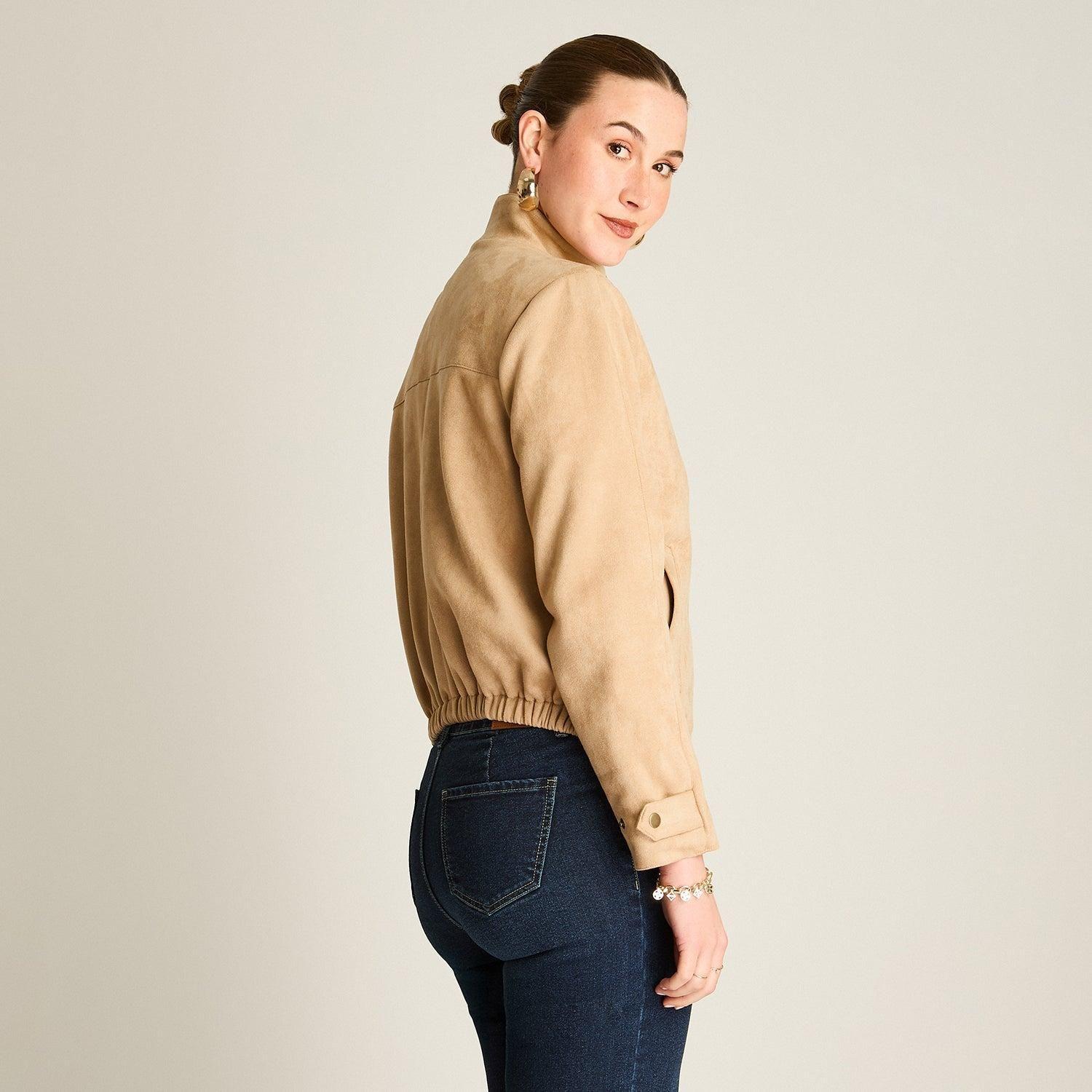 Chaqueta Bomber Camel de Suede con Bolsillos y Cierre-1