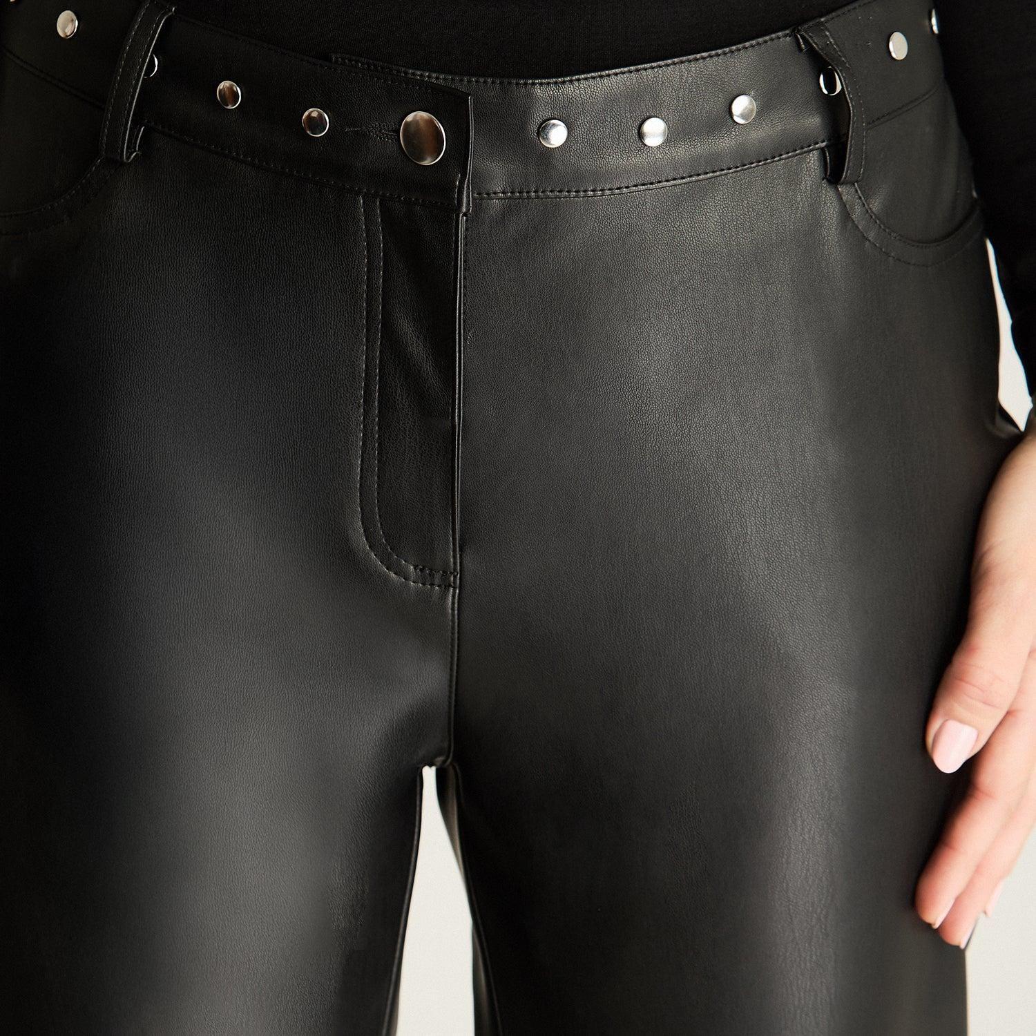 Pantalón De Pu Recto Con Tachas En Pretina Negro-1