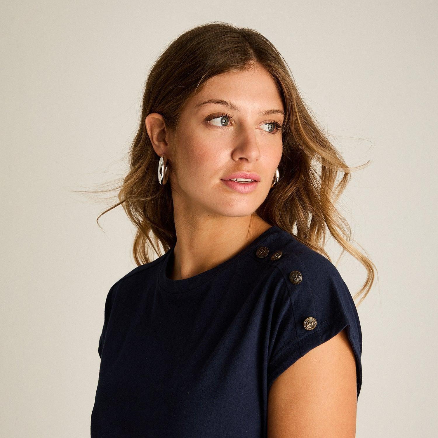 Polera Azul con Botones Decorativos en Hombro-2