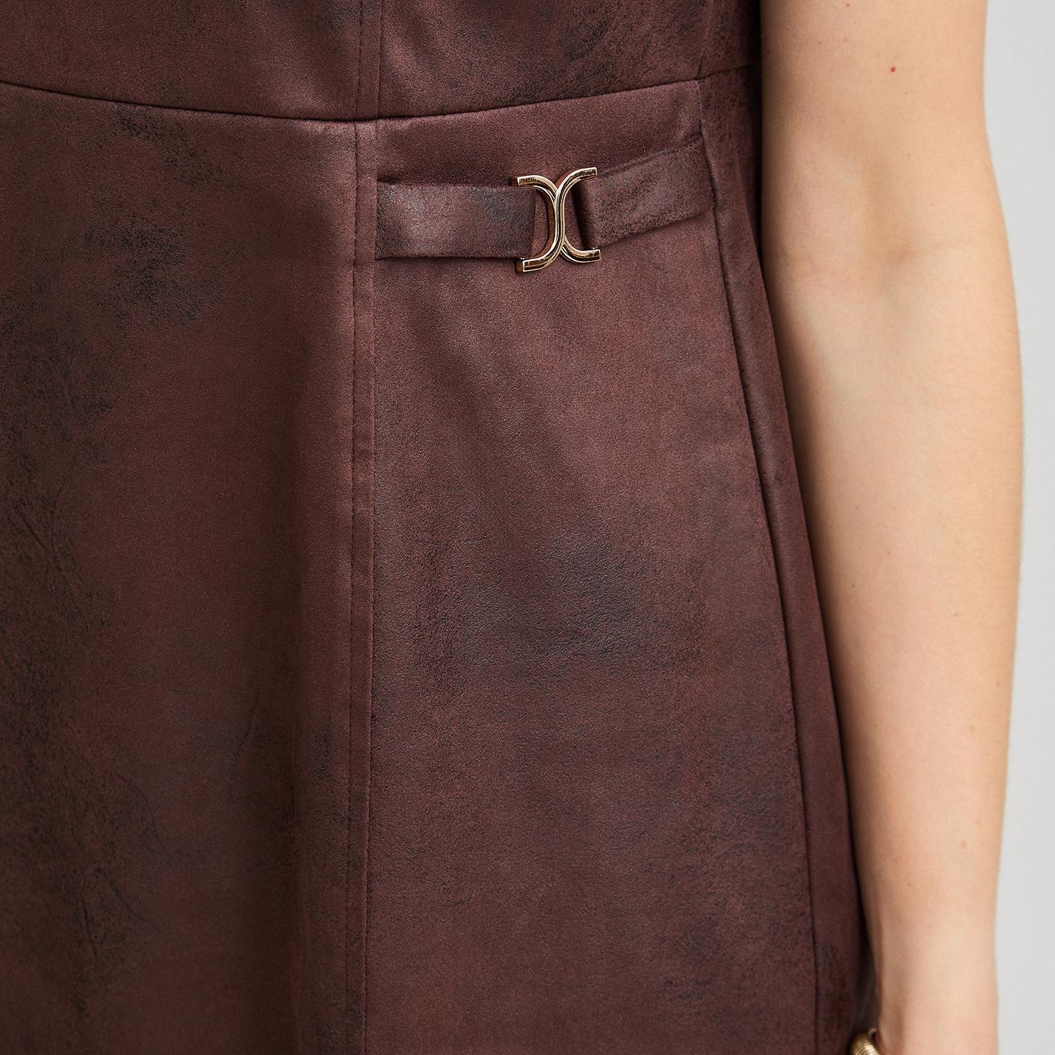 Vestido Corto de Suede con Hebilla Decorativa Café-2