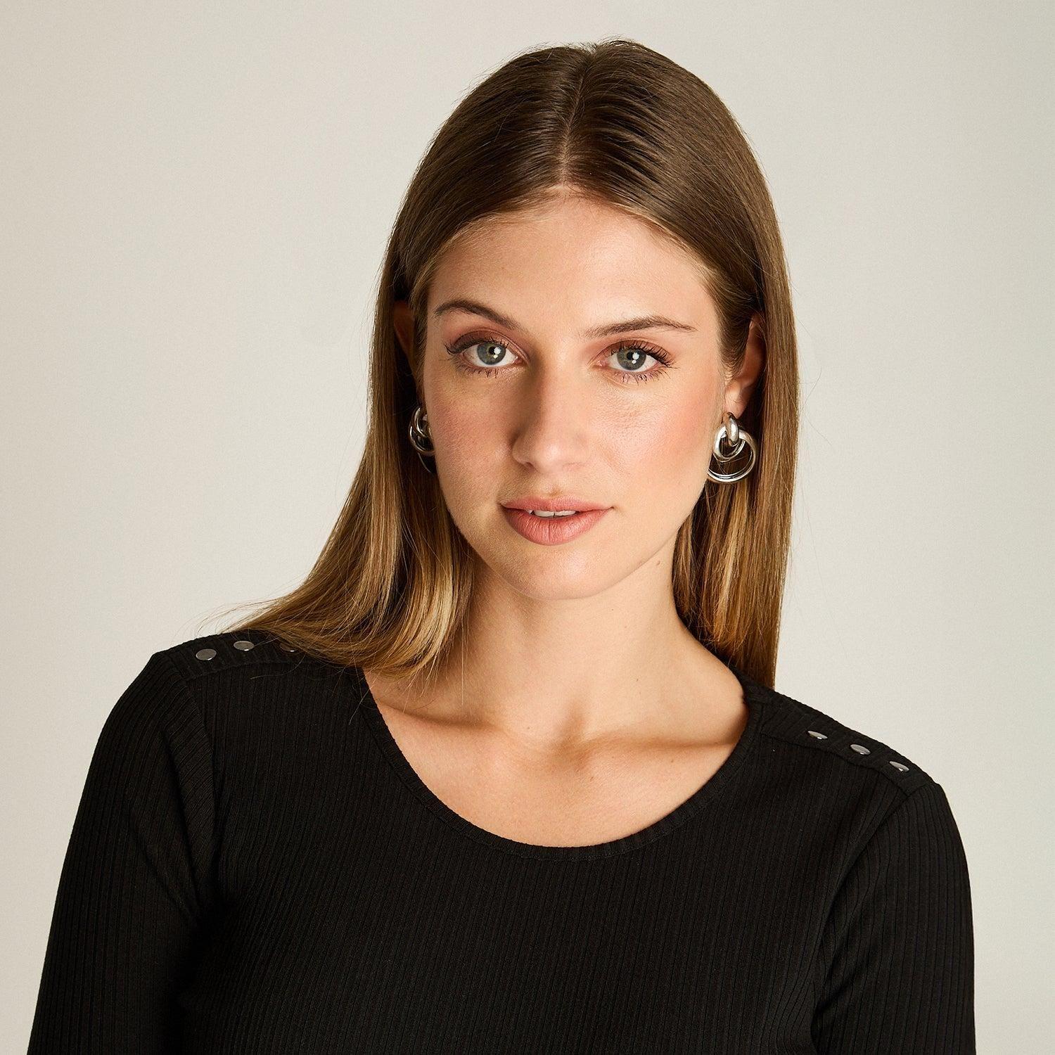 Polera Negro Manga 3/4 con Aplicación en Hombros-2