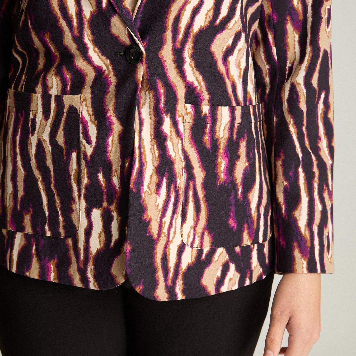 Blazer Estampado Negro con Corte Clásico-3