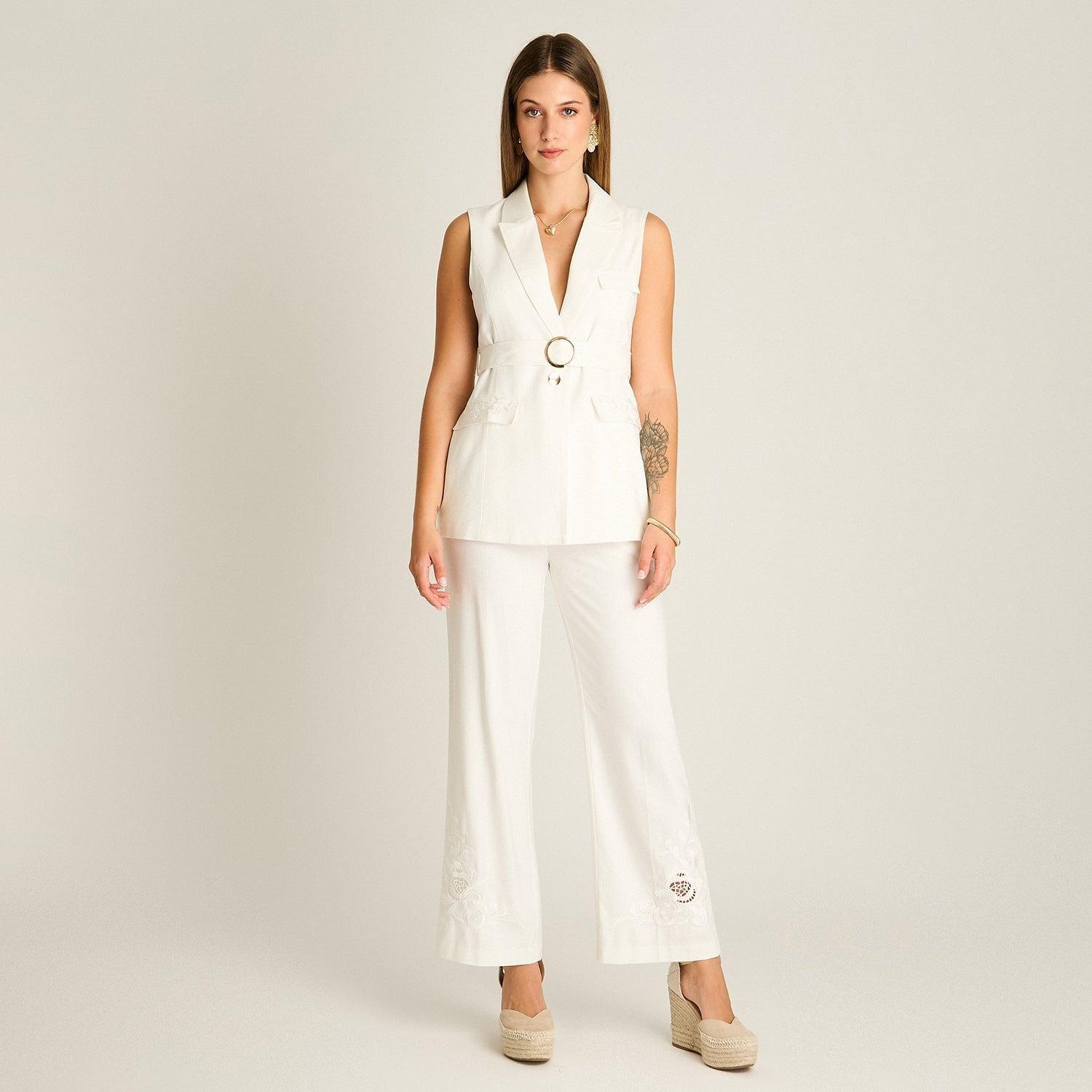 Blazer Crudo sin Mangas con Bordado en Bolsillos y Cinturón-3