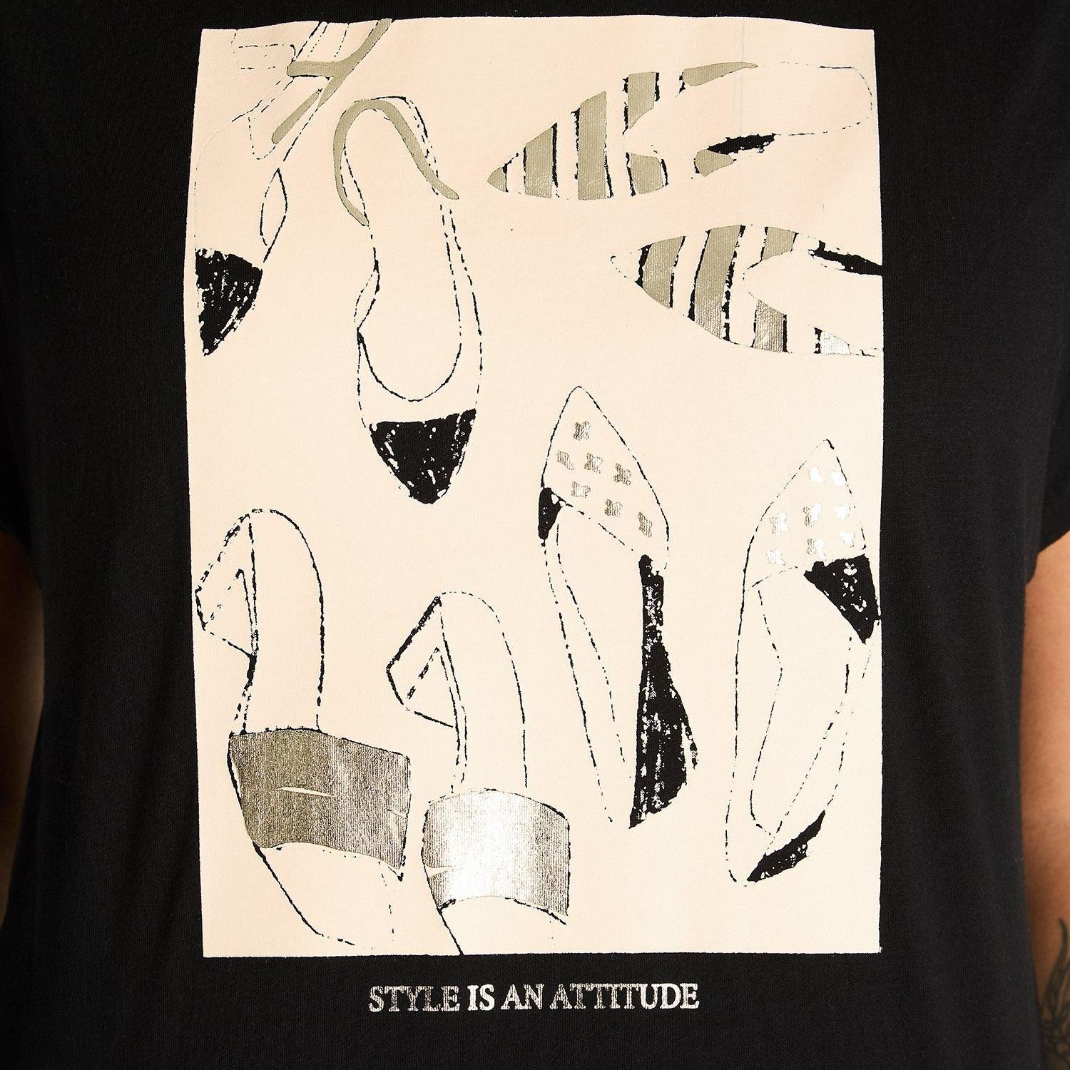 Polera Negra con Estampa Ilustrada-2