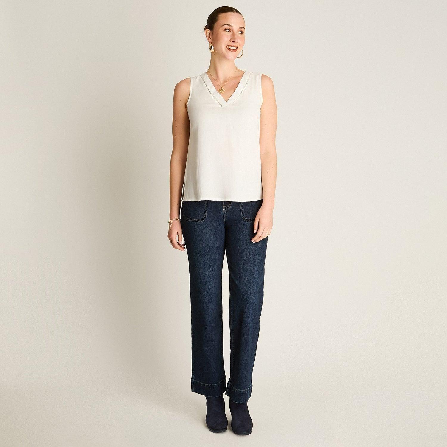 Blusa Blanco Sin Mangas con Escote en V-3