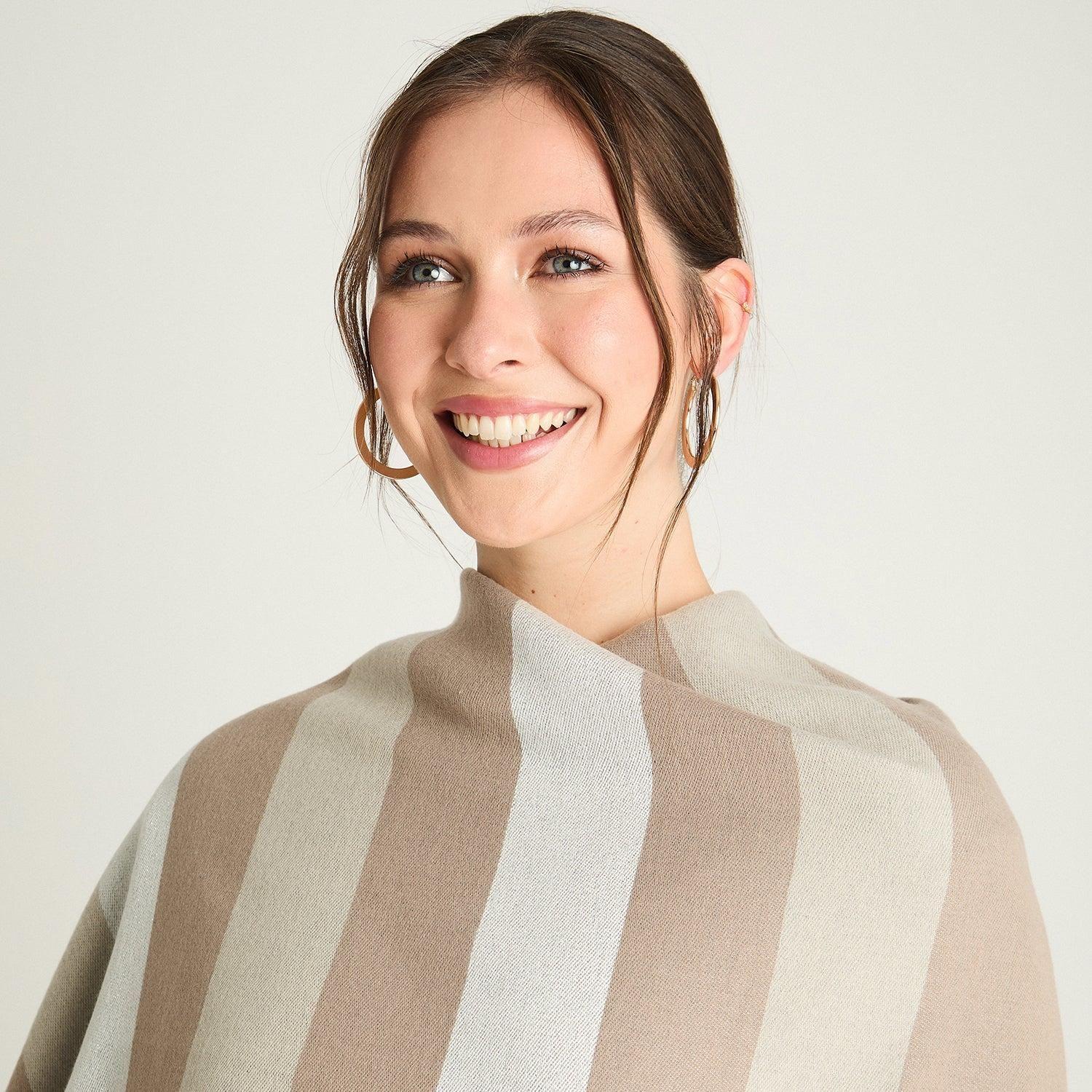 Poncho Tejido Bloques Beige-2